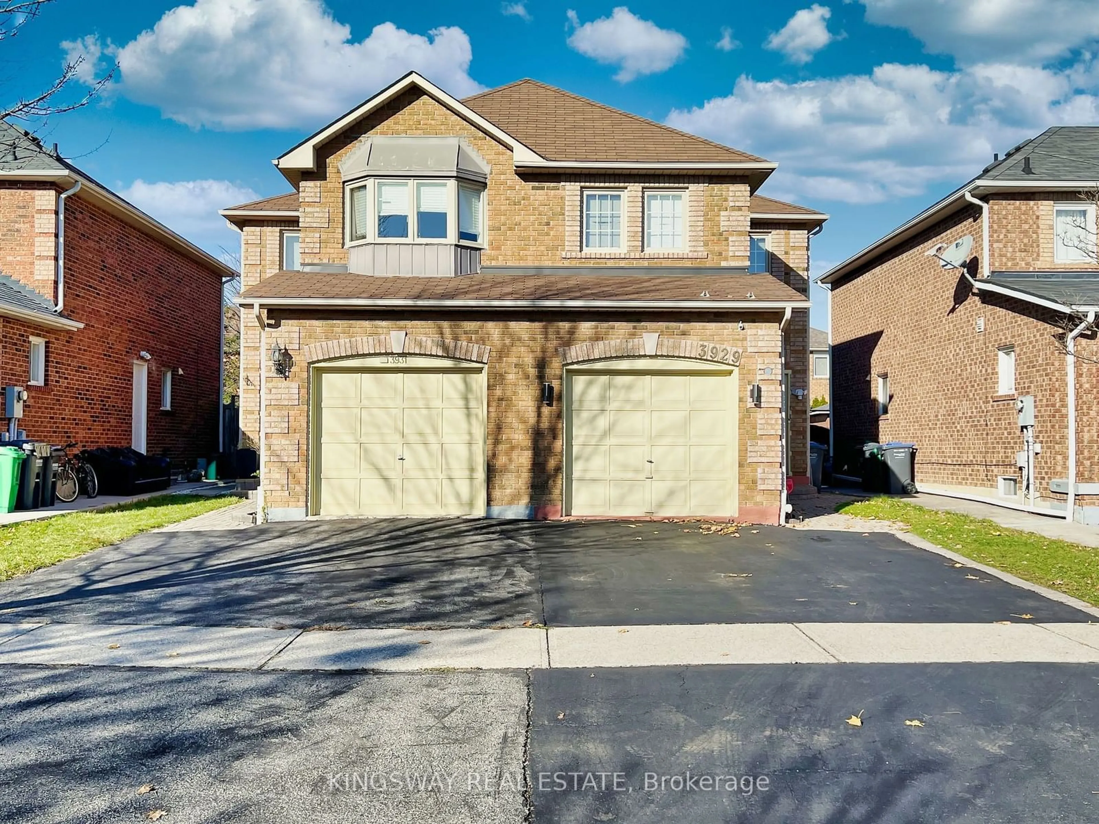 Home with brick exterior material for 3931 Stoneham Way, Mississauga Ontario L5N 6Y6