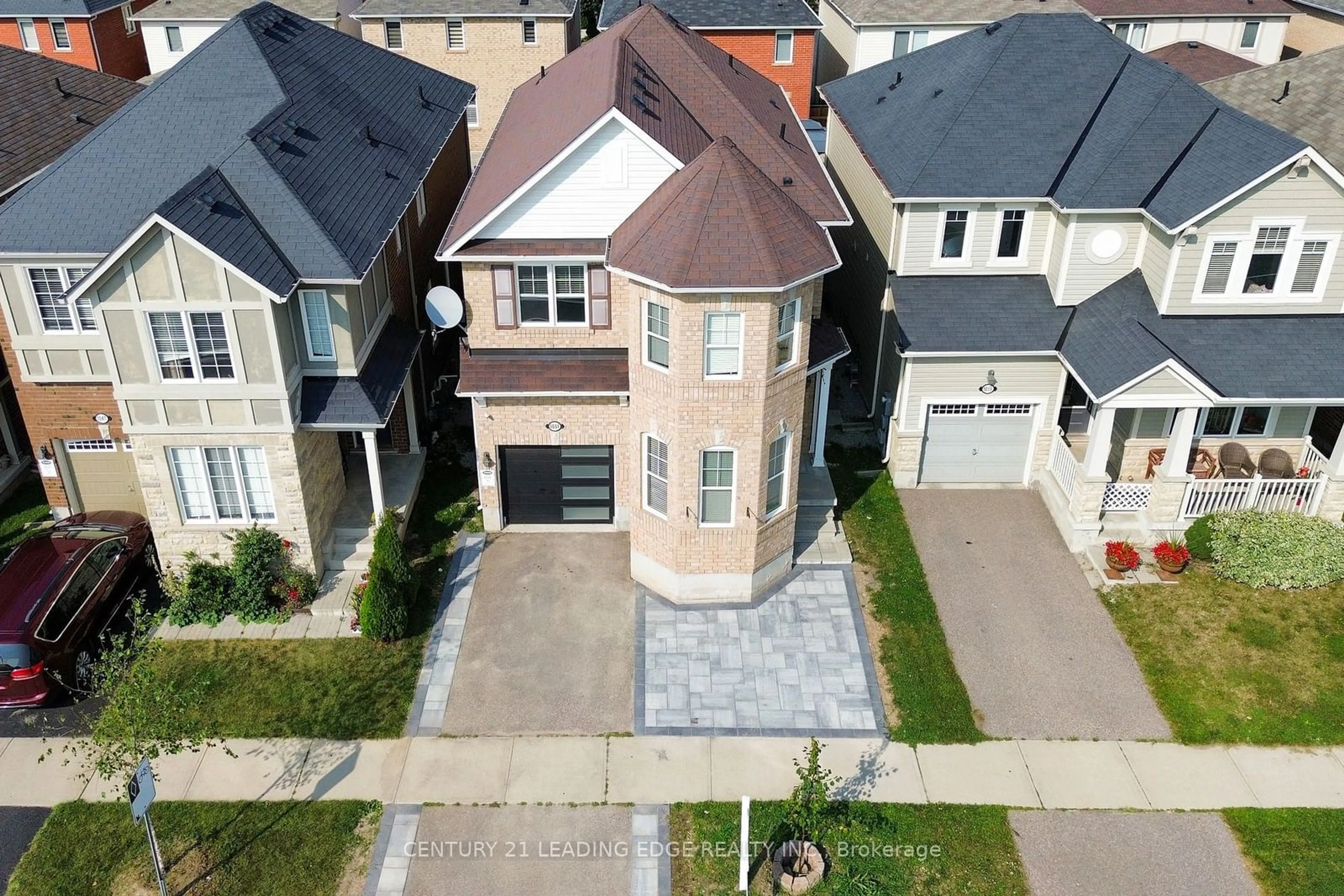 Frontside or backside of a home, the street view for 1051 Savoline Blvd, Milton Ontario L9T 8P2