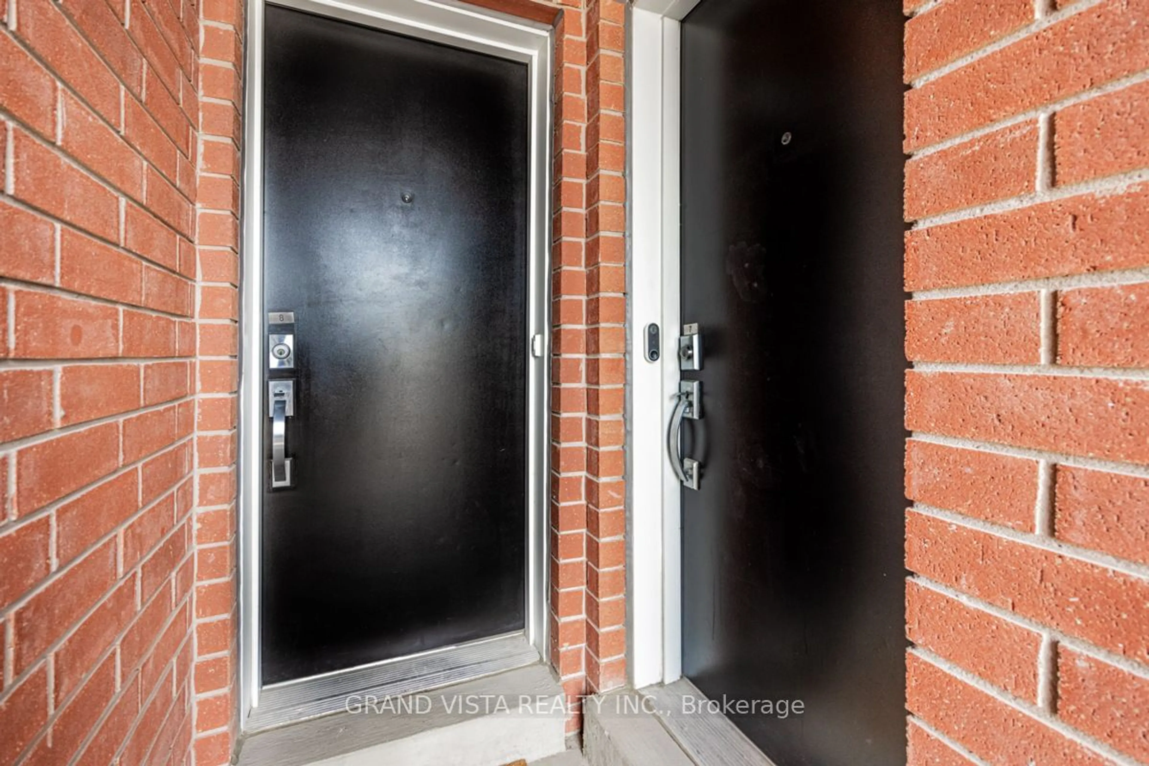 Indoor entryway, wood floors for 100 Dufay Rd #07, Brampton Ontario L7A 4S3