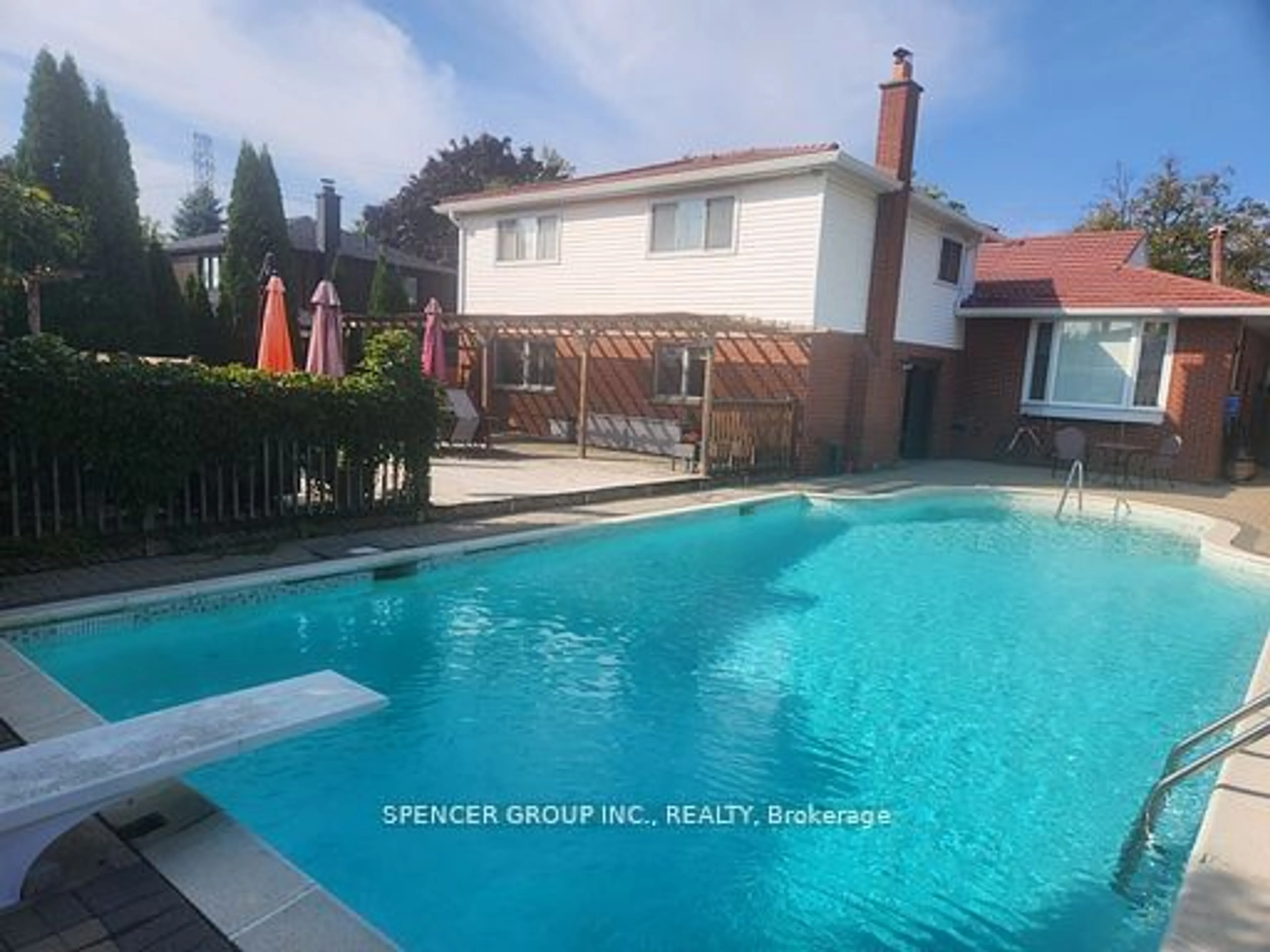 Indoor or outdoor pool for 1856 Briarcrook Cres, Mississauga Ontario L4X 1X4