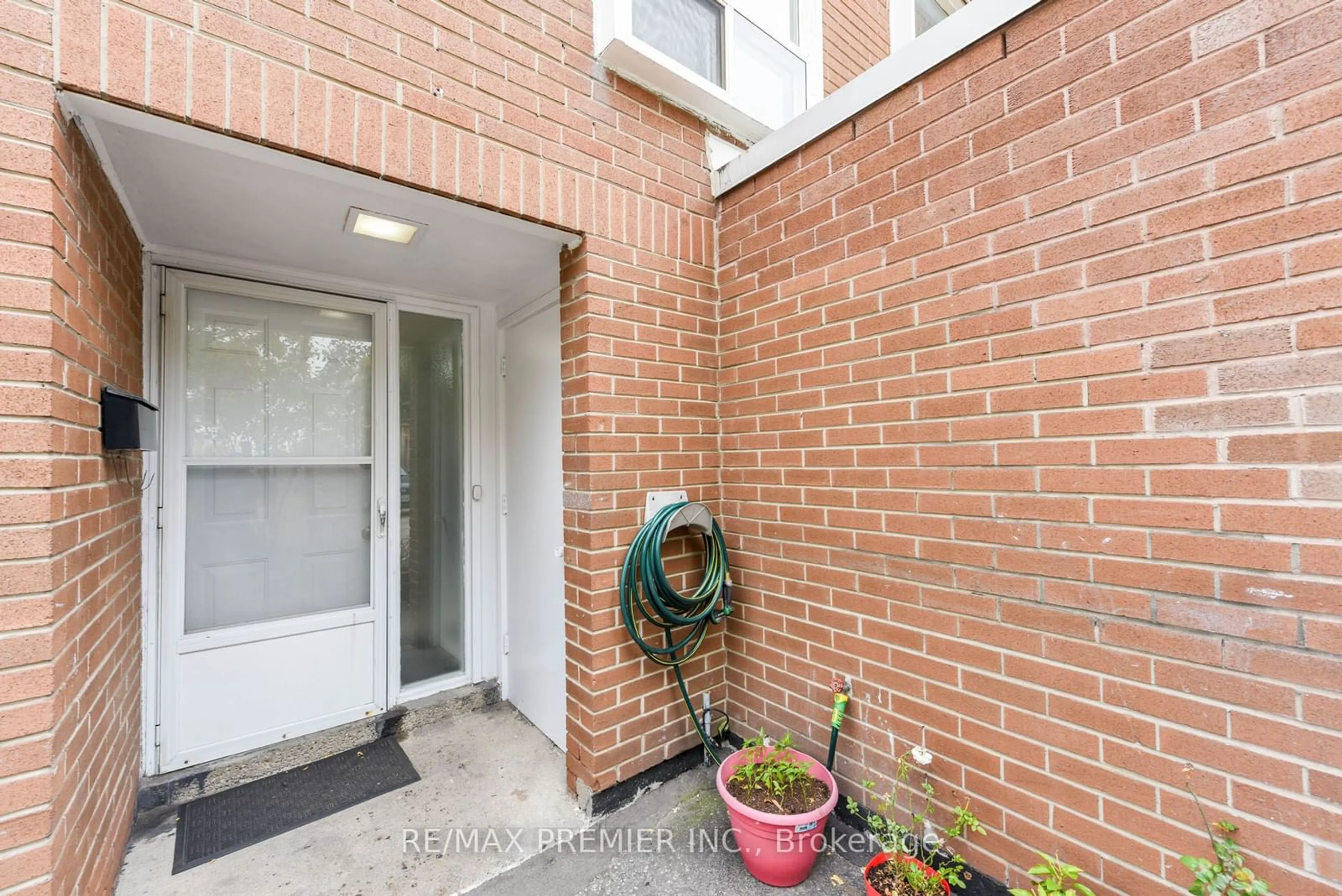 Indoor entryway for 1601 Albion Rd #265, Toronto Ontario M9V 1T4