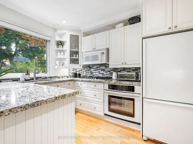 Additional property image - 914 Royal York Rd