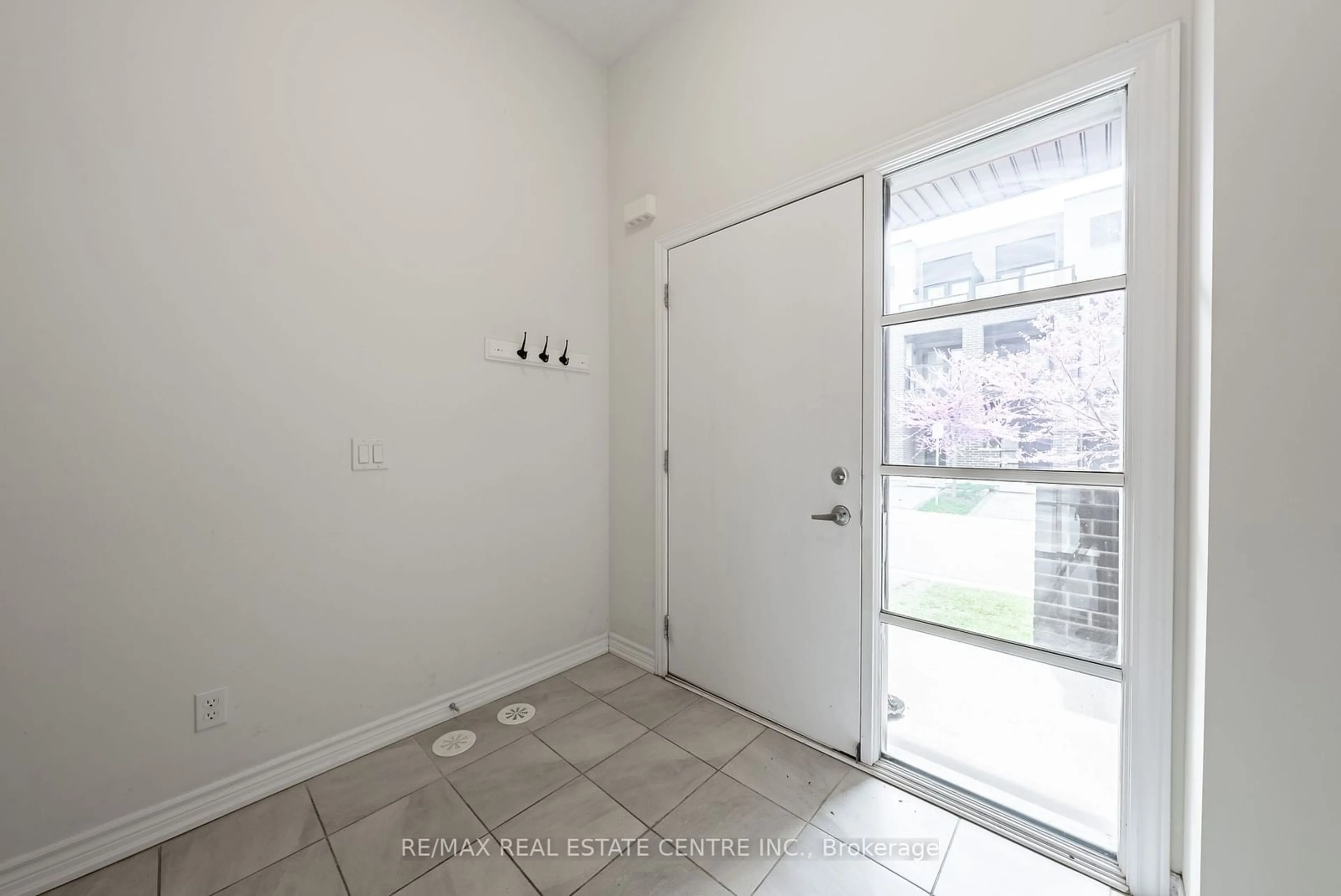 Indoor entryway, not visible floor for 391 Athabasca Common, Oakville Ontario L6H 0R5