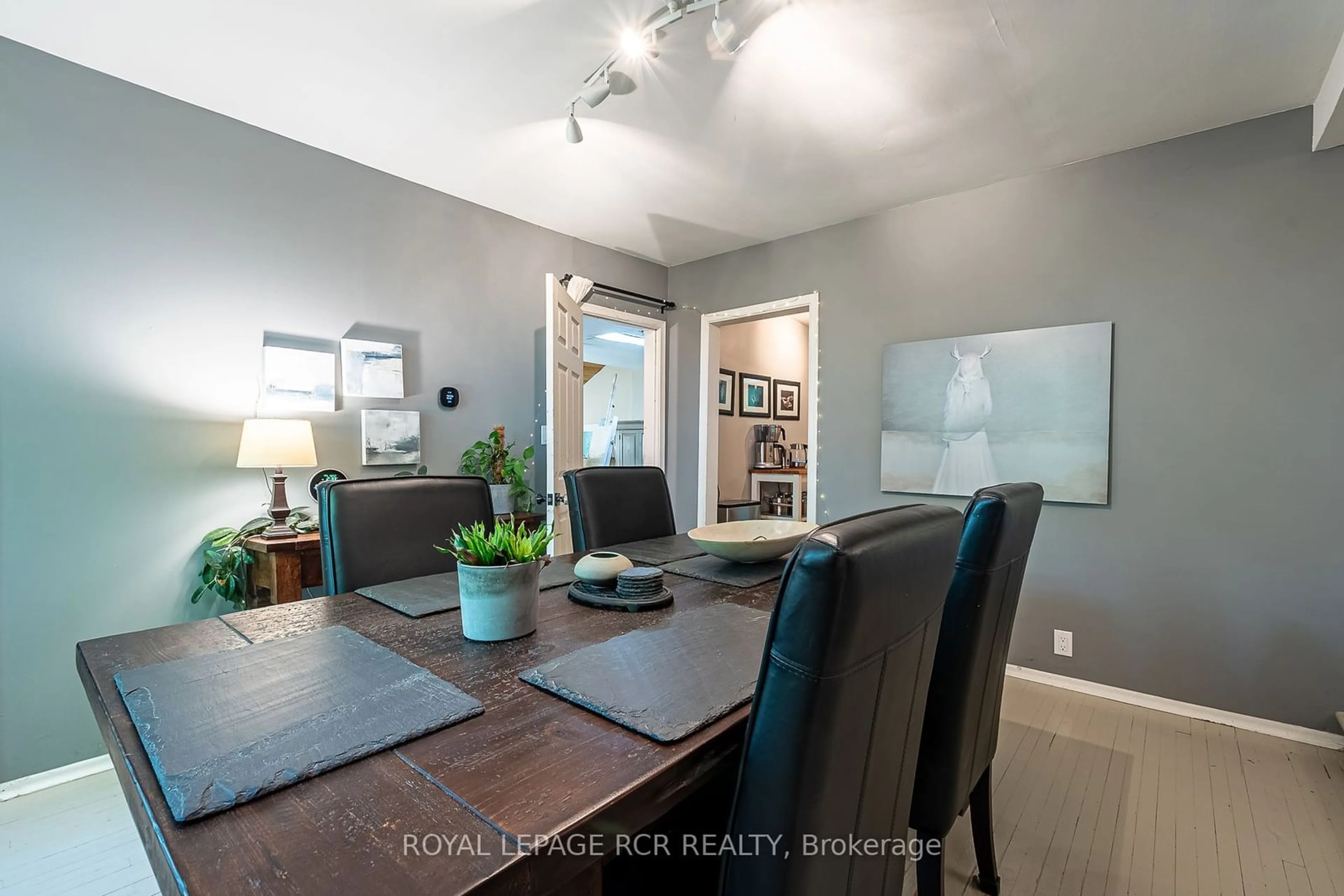 Dining room, wood floors for 1290 Olde Base Line Rd, Caledon Ontario L7C 0J1