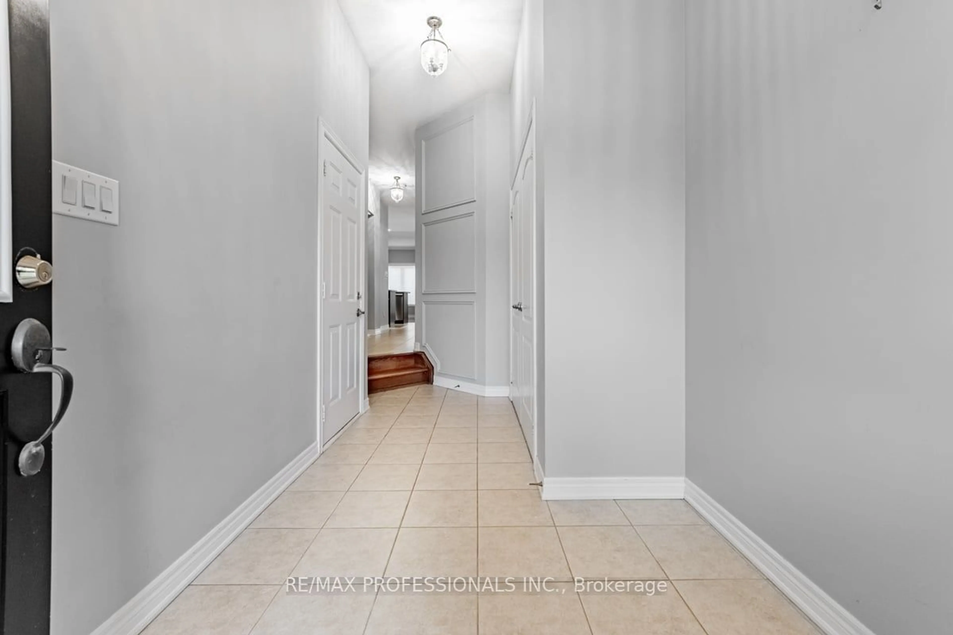 Indoor entryway, not visible floor for 2436 Valleyridge Dr, Oakville Ontario L6M 5G7