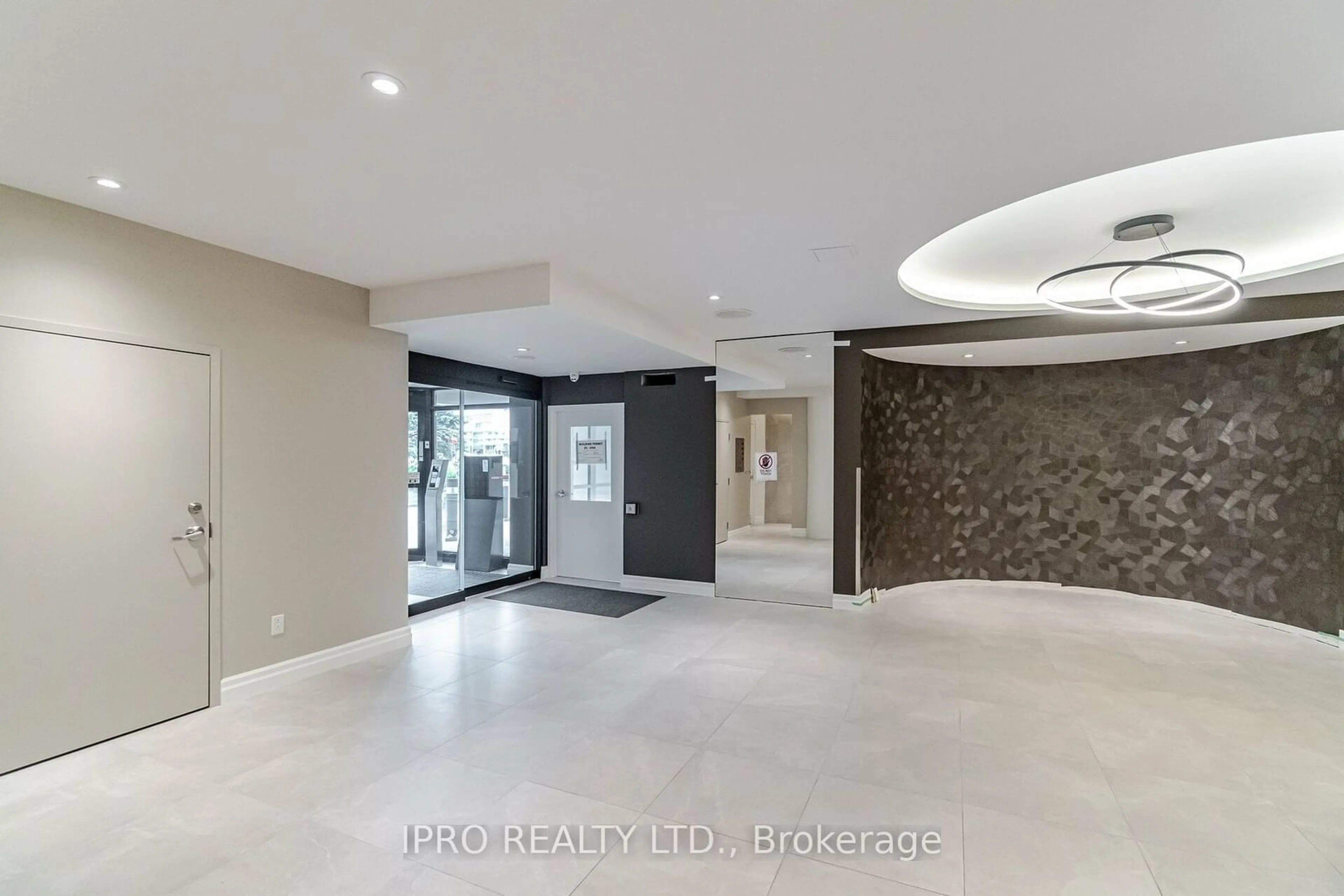 Indoor lobby, cement floor for 550 Webb Dr #2602, Mississauga Ontario L5B 3Y4