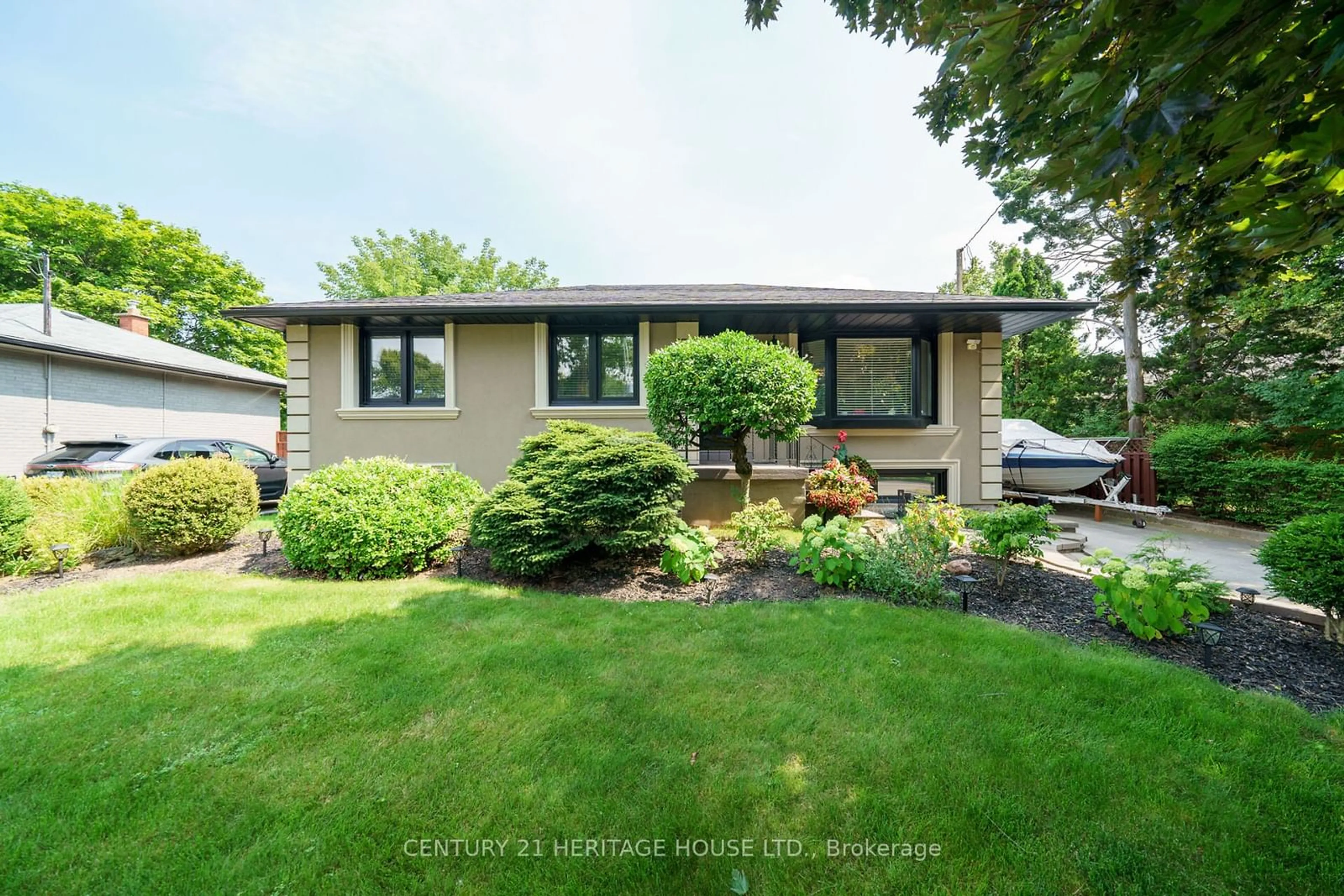 Frontside or backside of a home, cottage for 2086 Hixon St, Oakville Ontario L6L 1S6