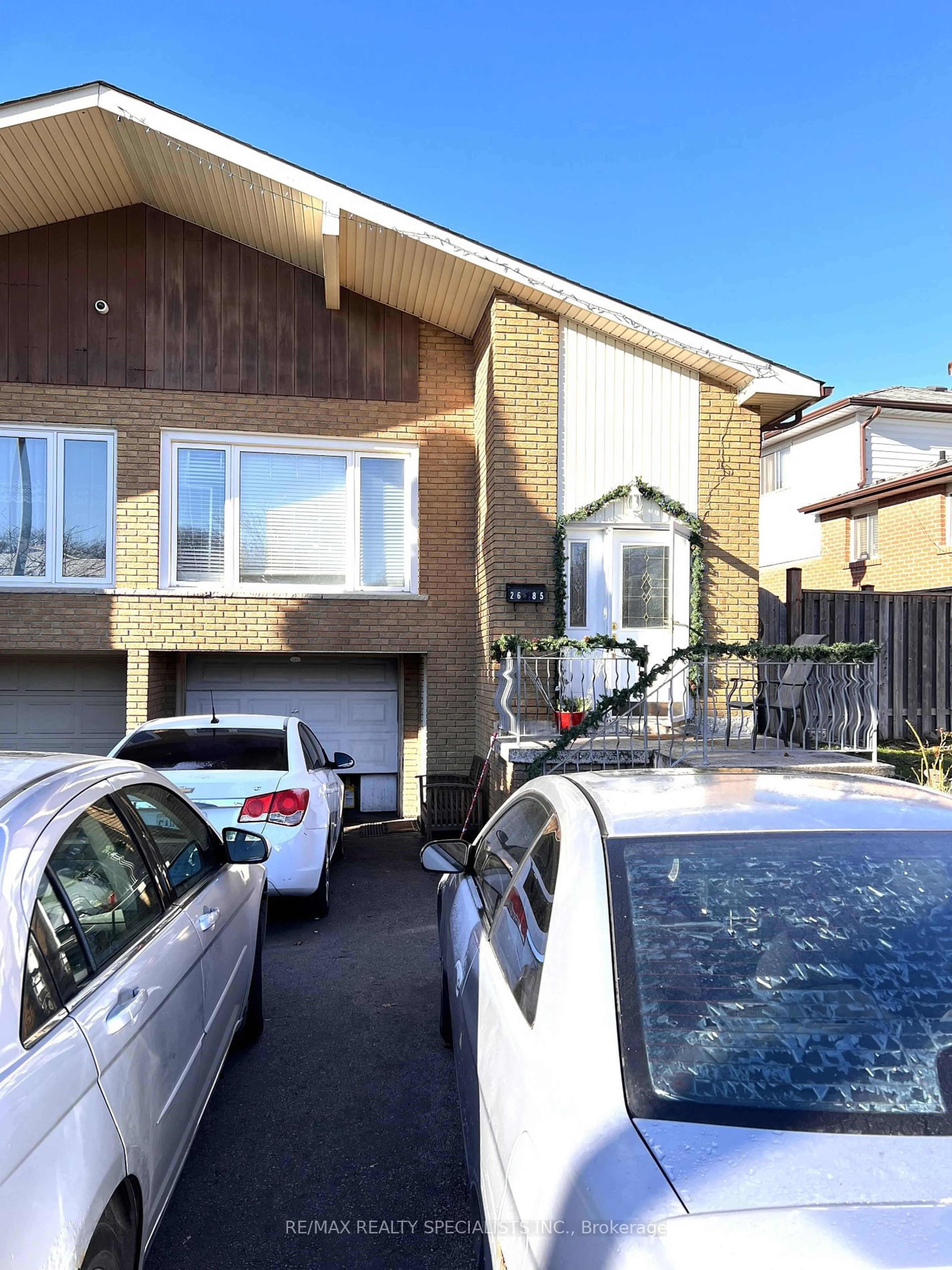 Frontside or backside of a home, the street view for 2685 Windjammer Rd, Mississauga Ontario L5L 1T3