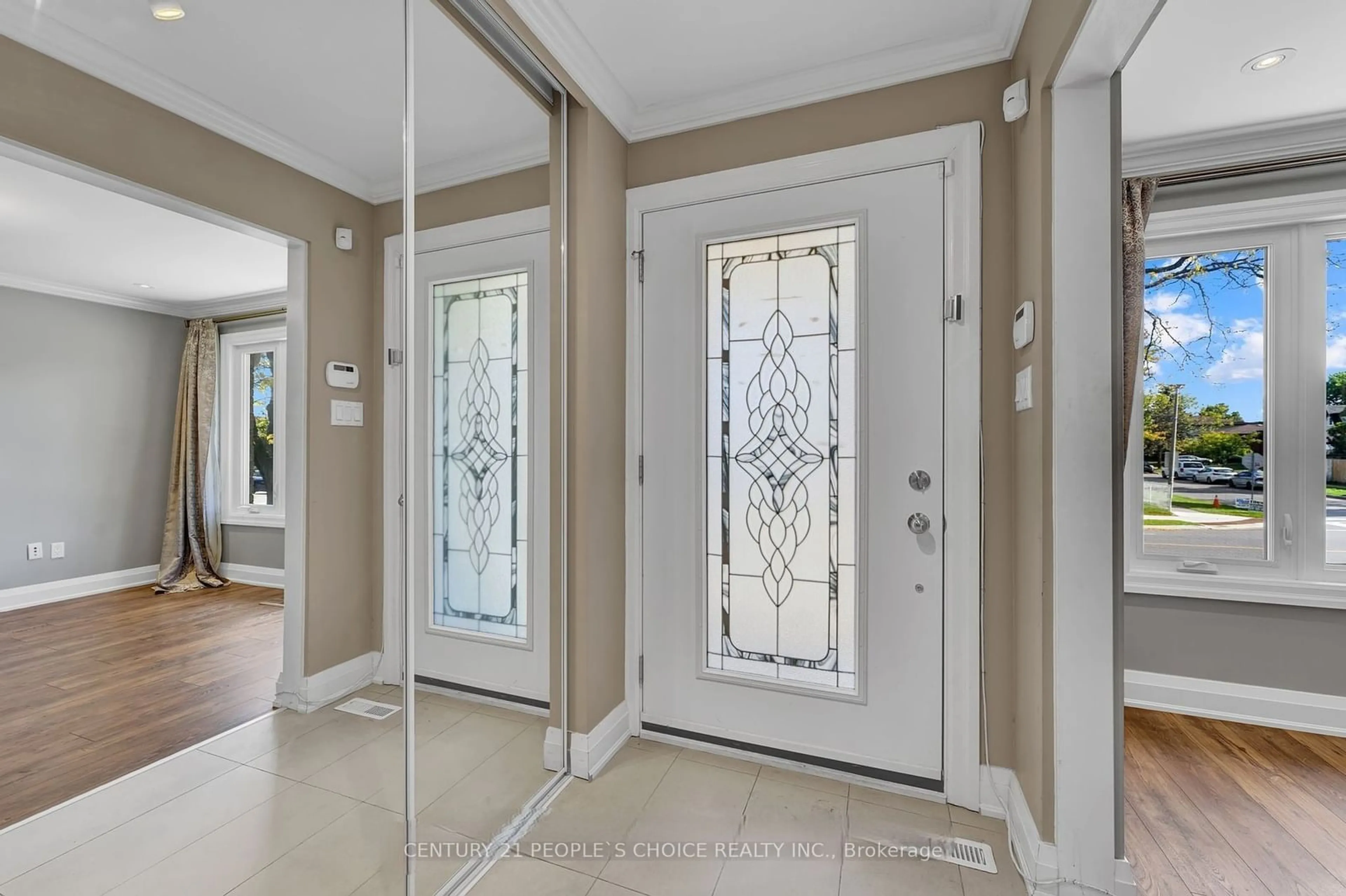 Indoor entryway, wood floors for 44 Linkdale Rd, Brampton Ontario L6V 2Y6