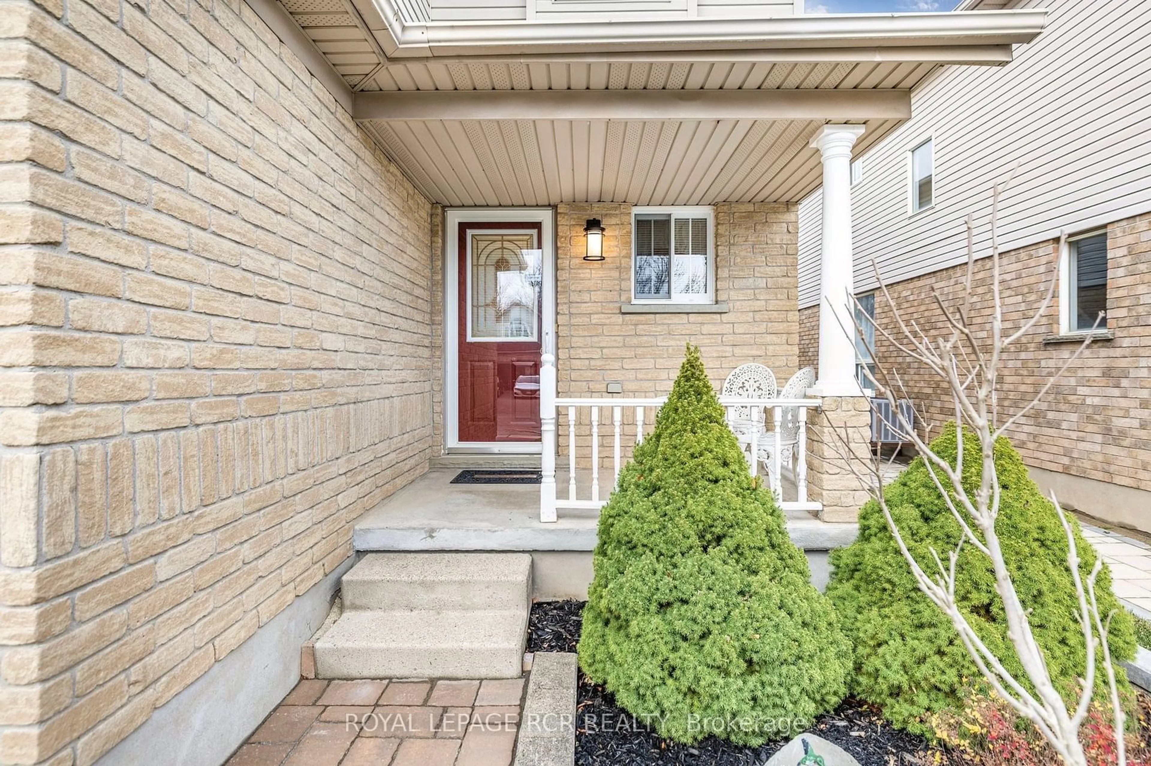 Indoor entryway, wood floors for 21 Colbourne Cres, Orangeville Ontario L9W 5A7