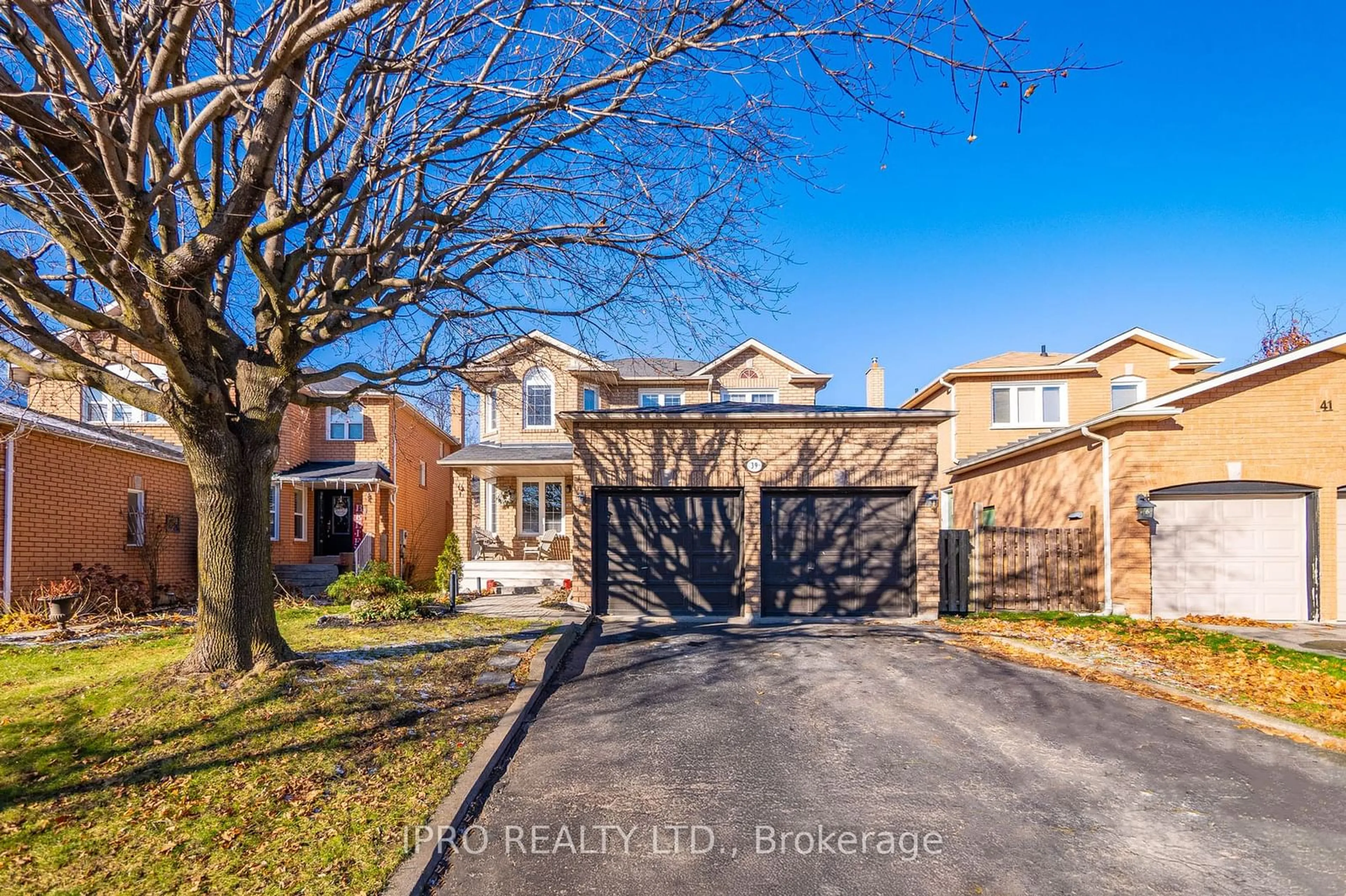 A pic from exterior of the house or condo, the fenced backyard for 39 Watson Rd, Halton Hills Ontario L7G 5P4