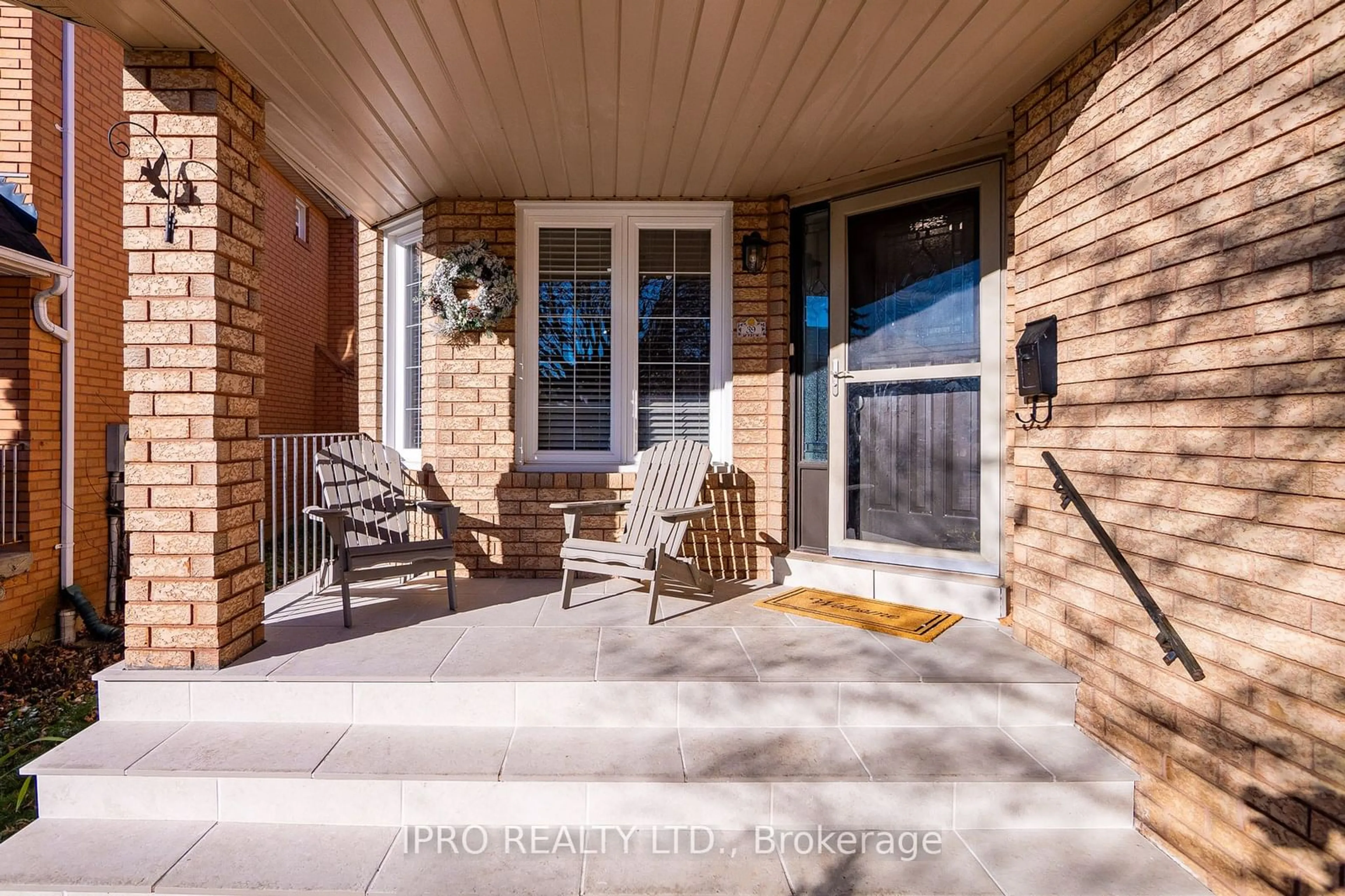 Indoor entryway, wood floors for 39 Watson Rd, Halton Hills Ontario L7G 5P4