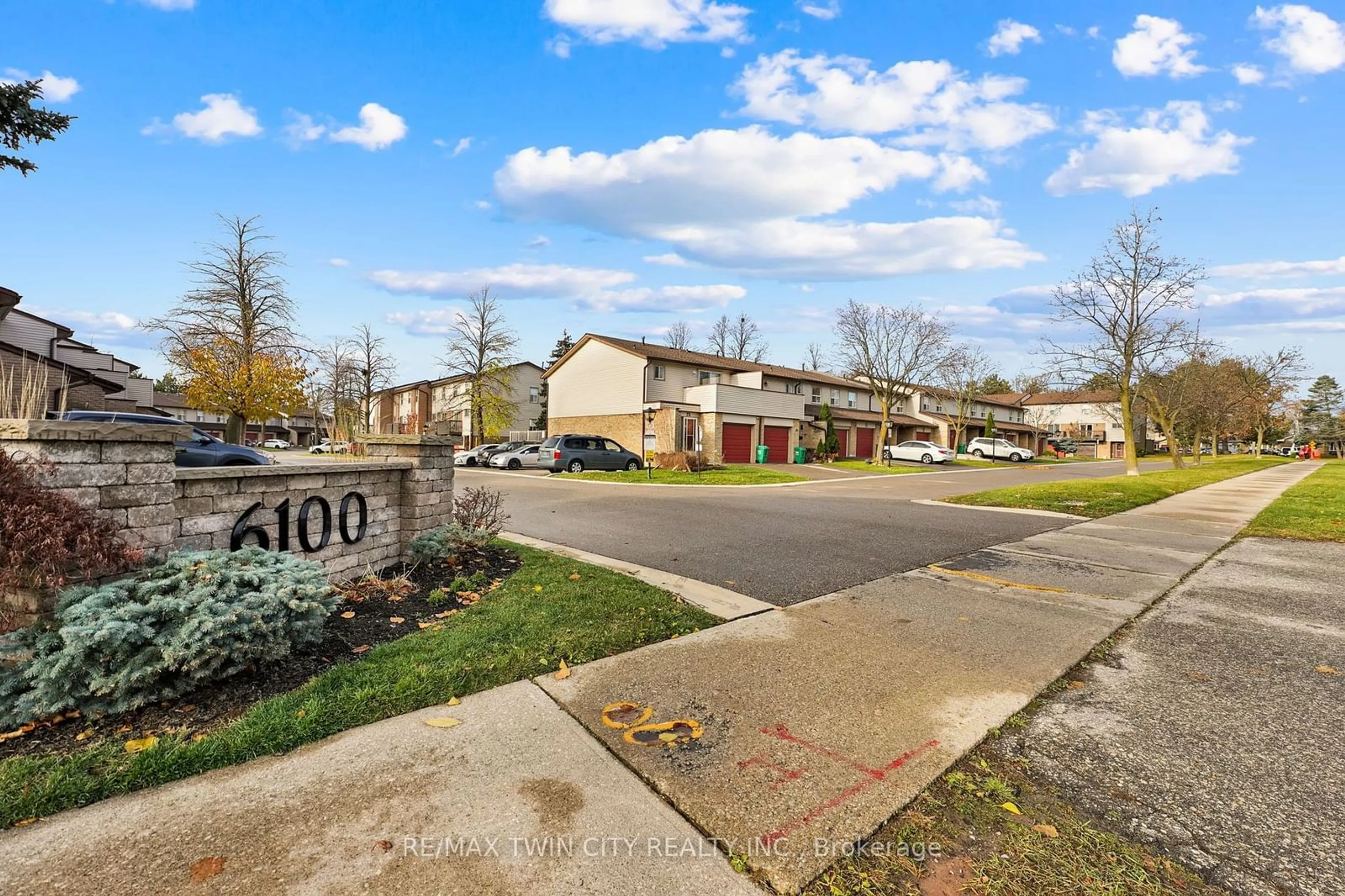 A pic from exterior of the house or condo, the street view for 6100 Montevideo Rd #75, Mississauga Ontario L5H 2N8