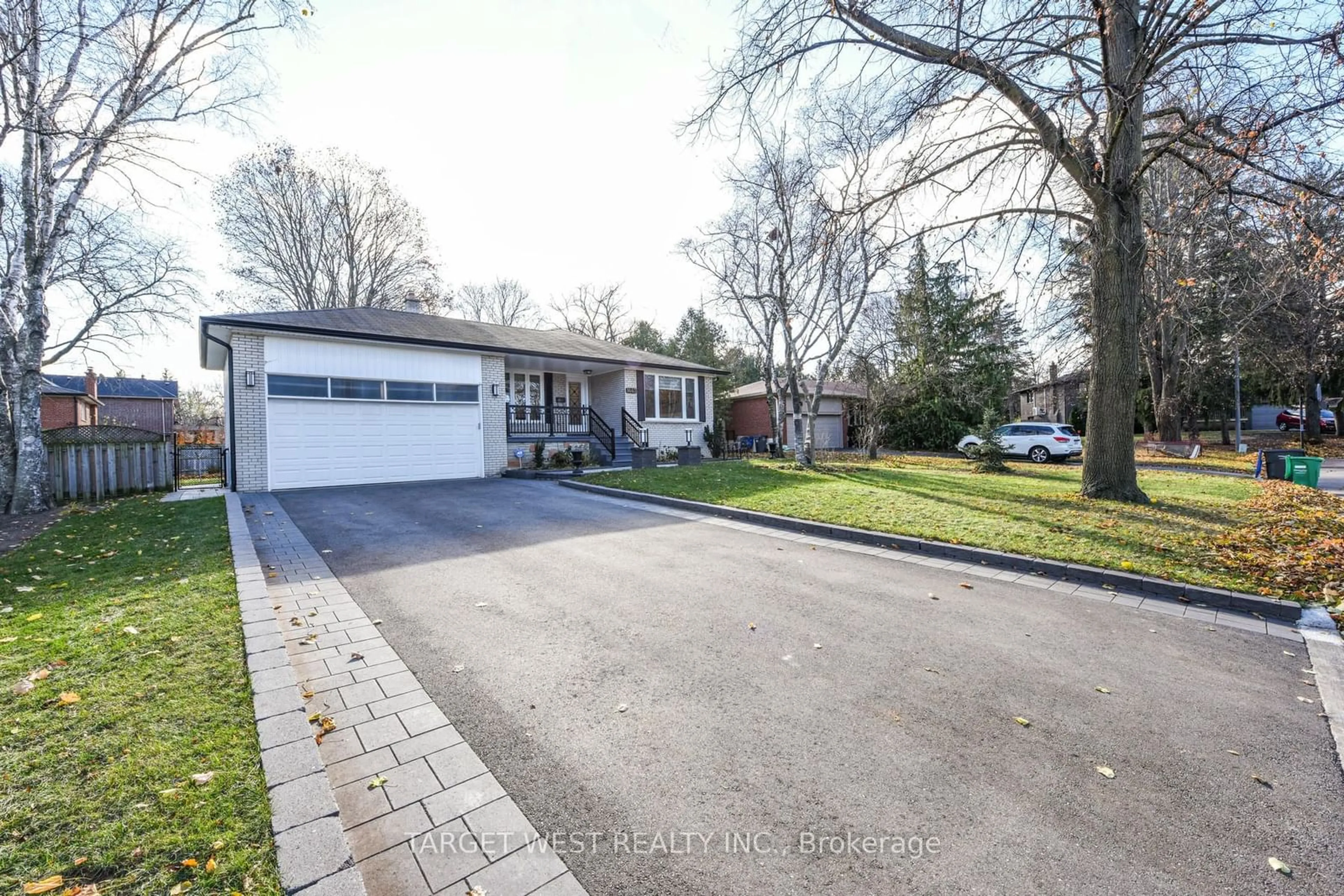 Frontside or backside of a home, the street view for 1443 Saginaw Cres, Mississauga Ontario L5H 1X4