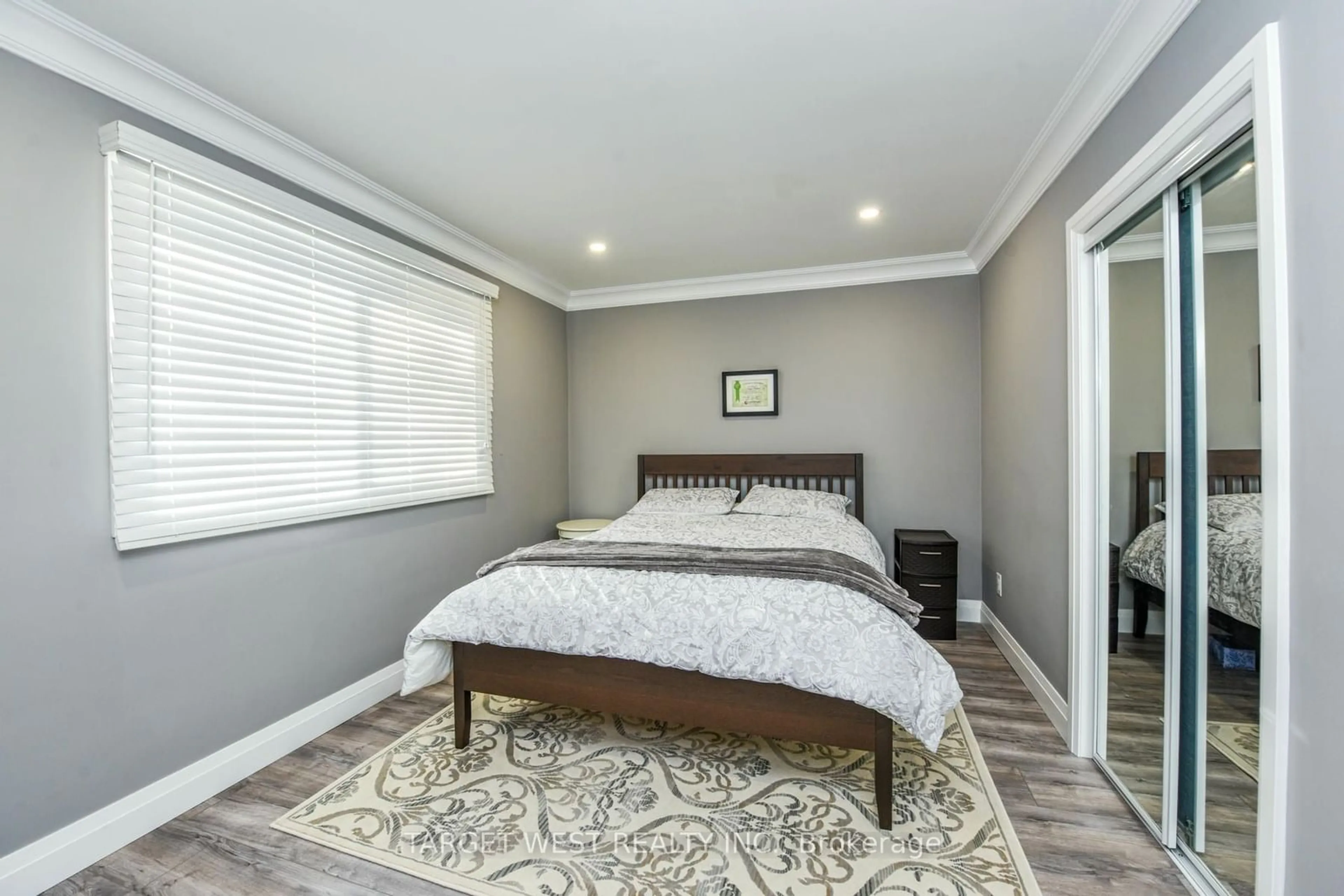 A pic of a room, wood floors for 1443 Saginaw Cres, Mississauga Ontario L5H 1X4