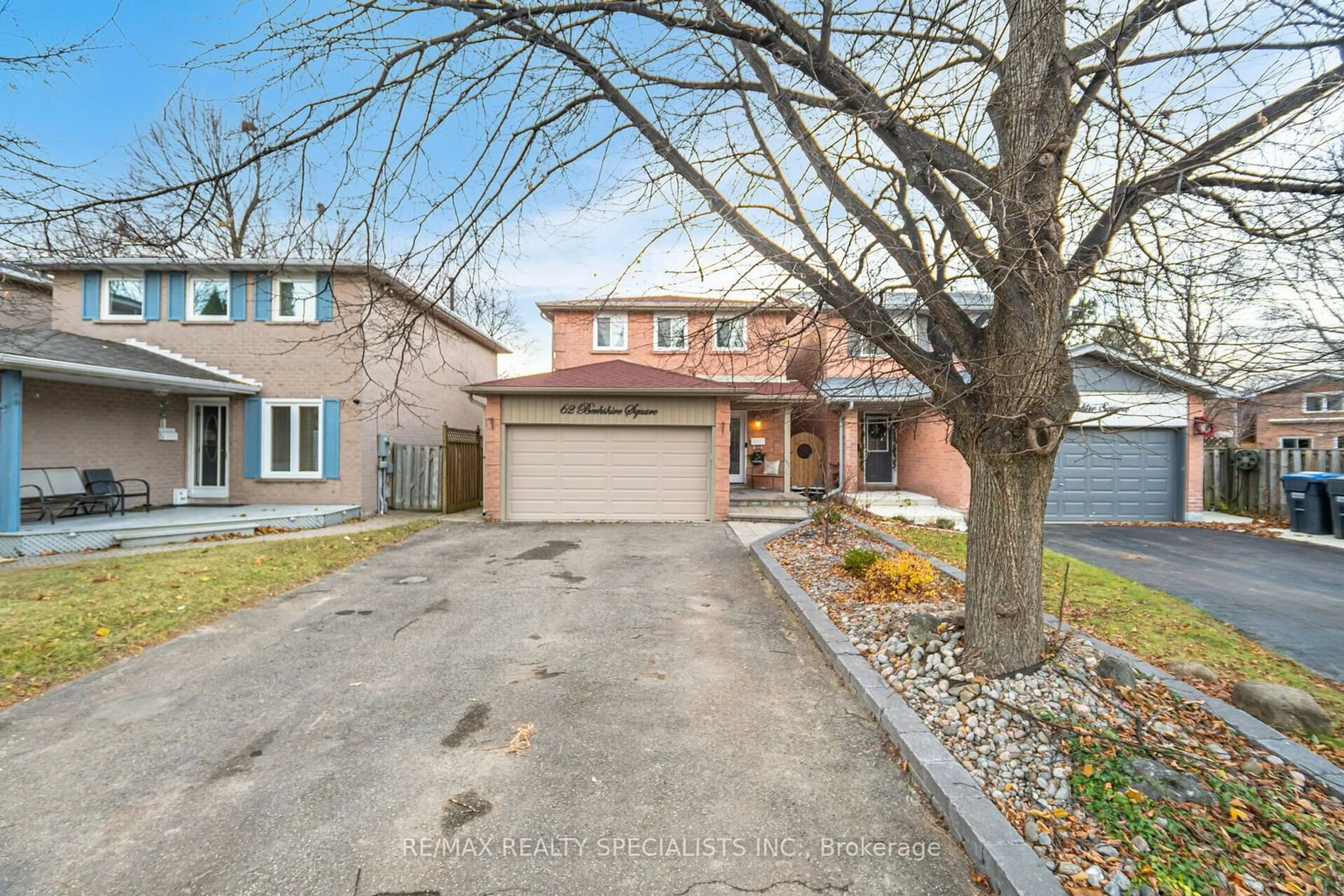 A pic from exterior of the house or condo, the street view for 62 Berkshire Sq, Brampton Ontario L6Z 1N4