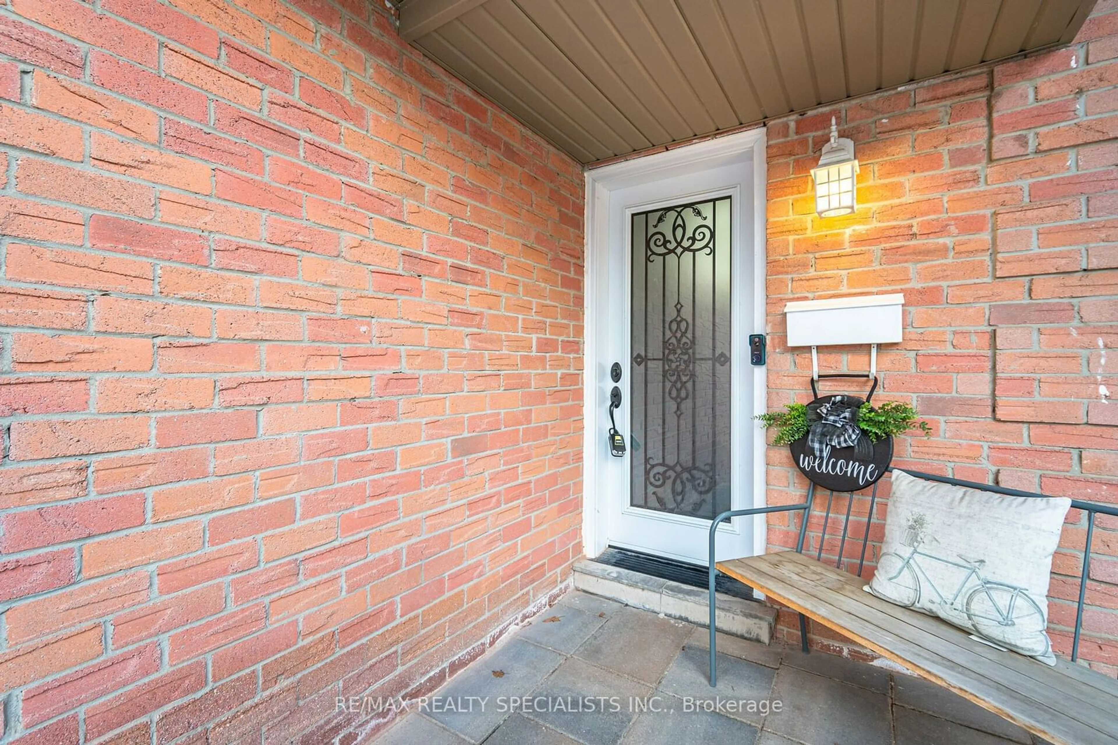 Indoor entryway, wood floors for 62 Berkshire Sq, Brampton Ontario L6Z 1N4