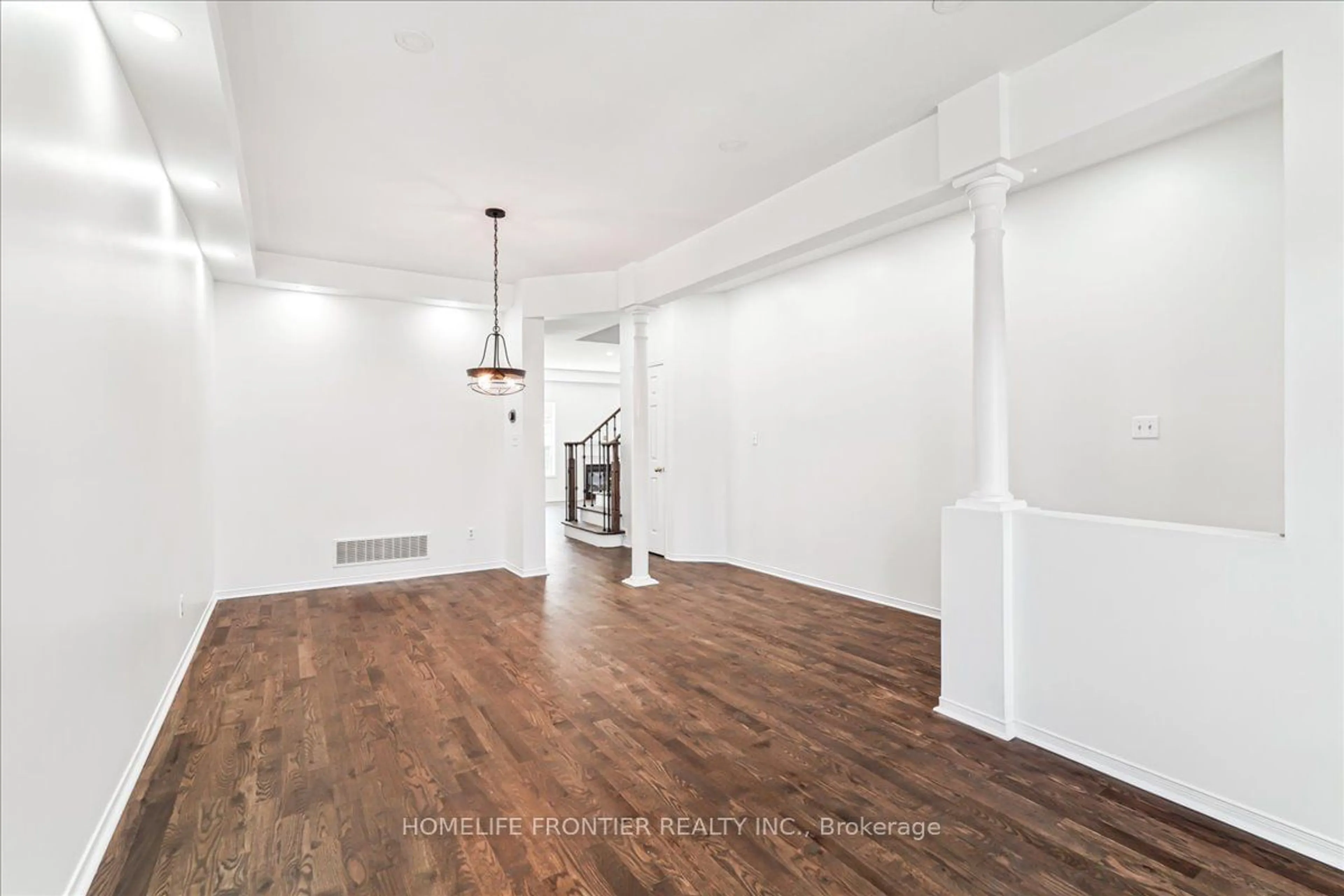 Indoor foyer, wood floors for 9 Owens Rd, Brampton Ontario L6X 0S1