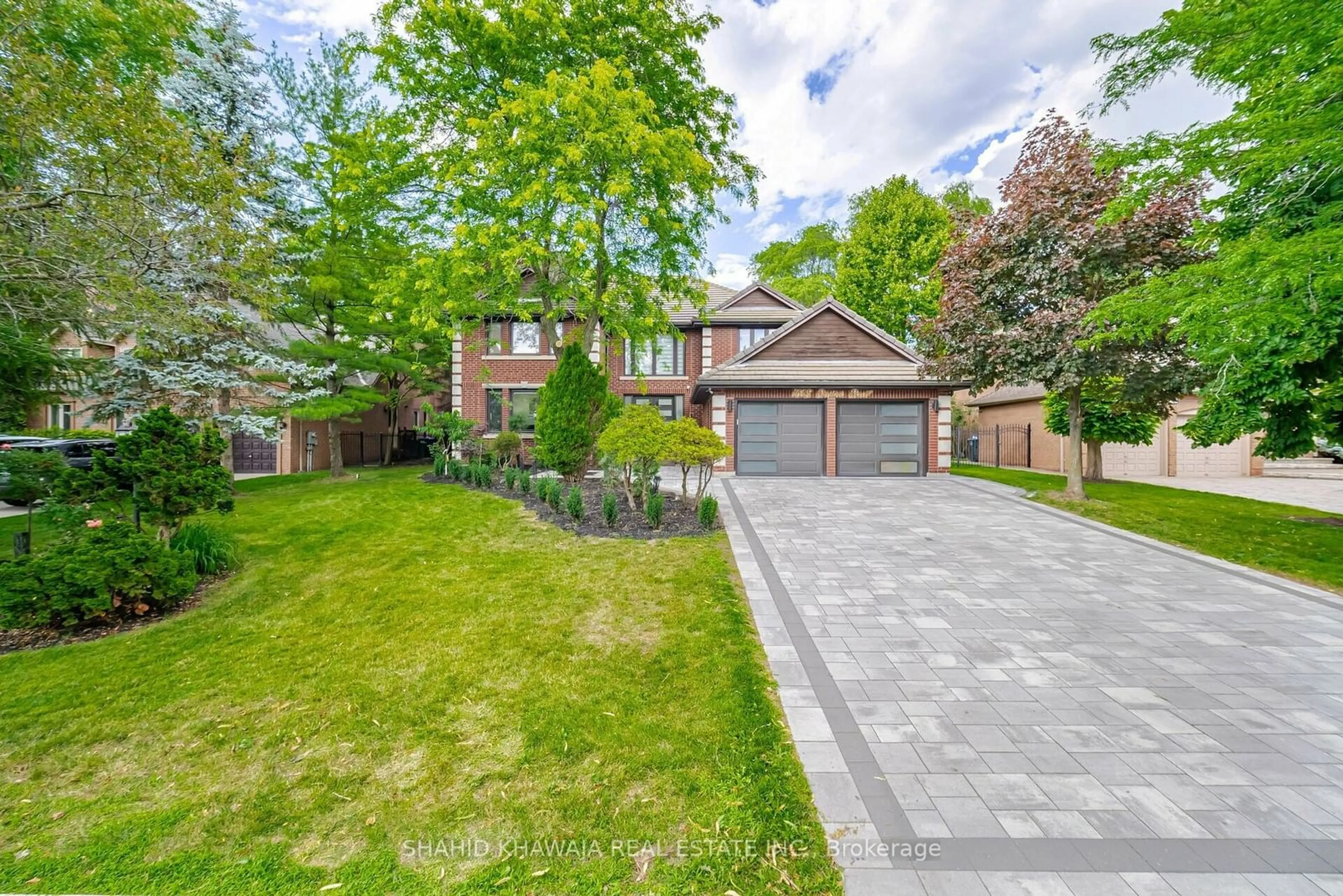 Frontside or backside of a home, the street view for 1645 Chesbro Crt, Mississauga Ontario L5H 4H5