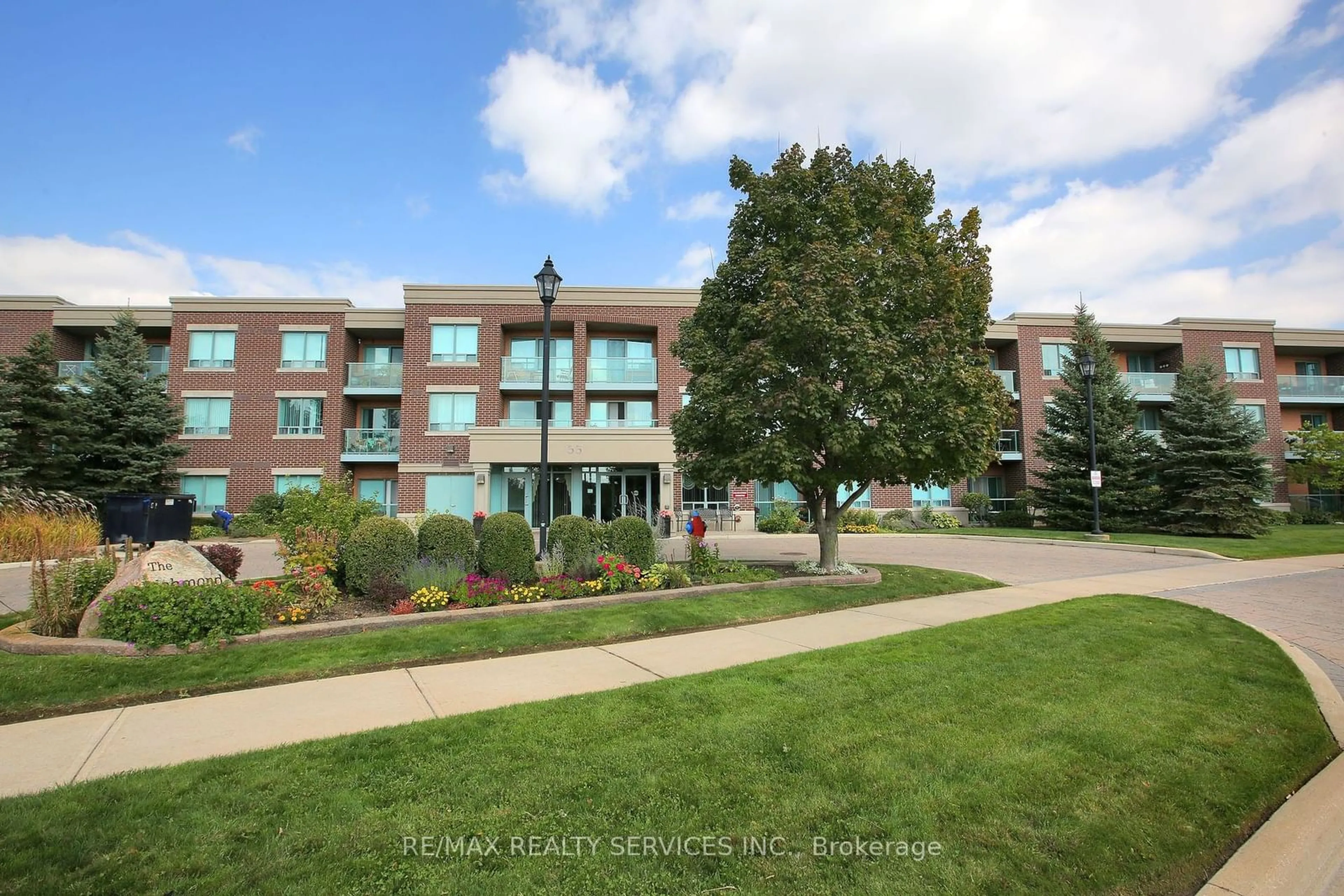 A pic from exterior of the house or condo, the front or back of building for 55 Via Rosedale Ave #215, Brampton Ontario L6R 0V1