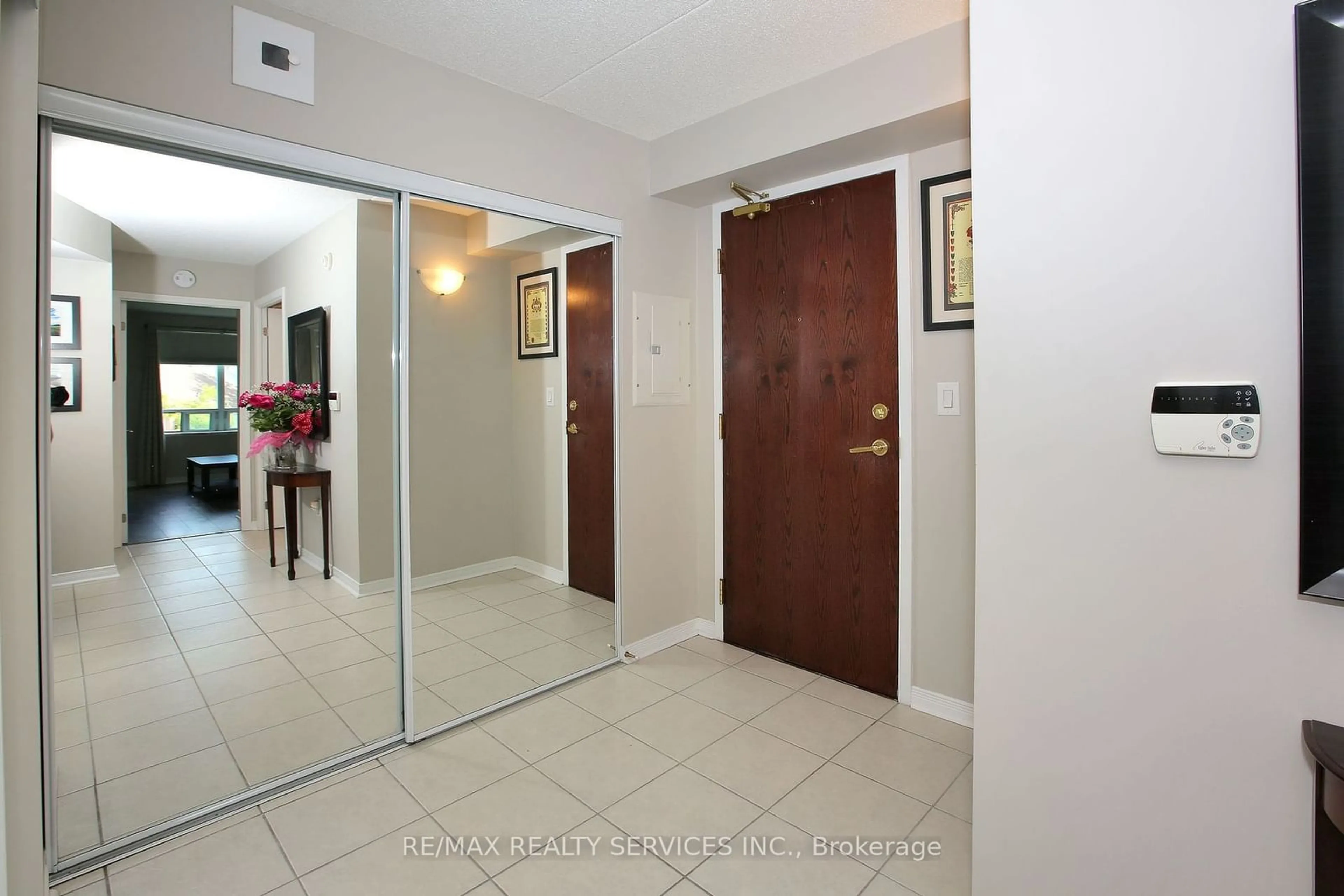 Indoor foyer, wood floors for 55 Via Rosedale Ave #215, Brampton Ontario L6R 0V1