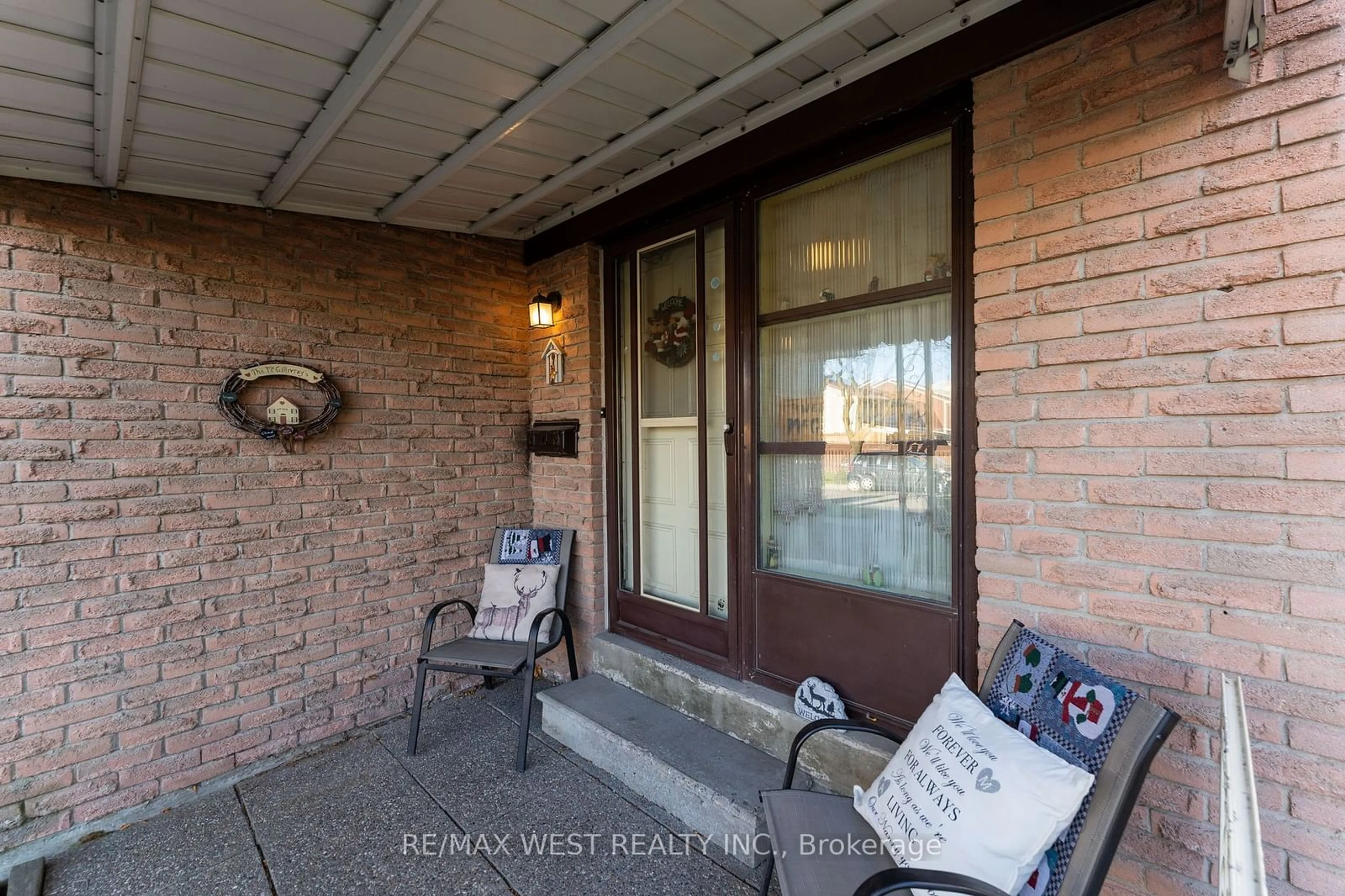 Indoor entryway, wood floors for 52 Wallis Cres, Toronto Ontario M9V 4K3