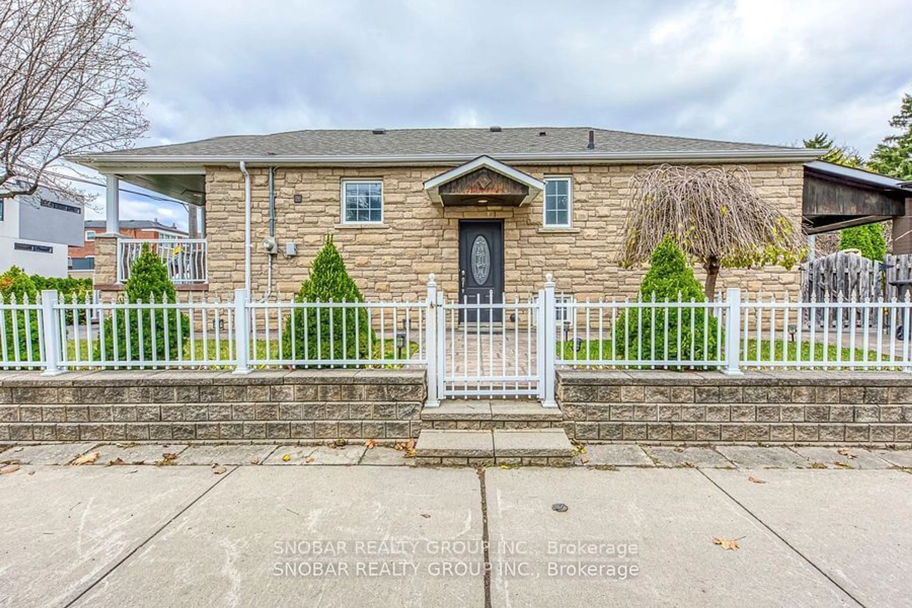 Frontside or backside of a home, cottage for 533A McRoberts Ave, Toronto Ontario M6E 4R5