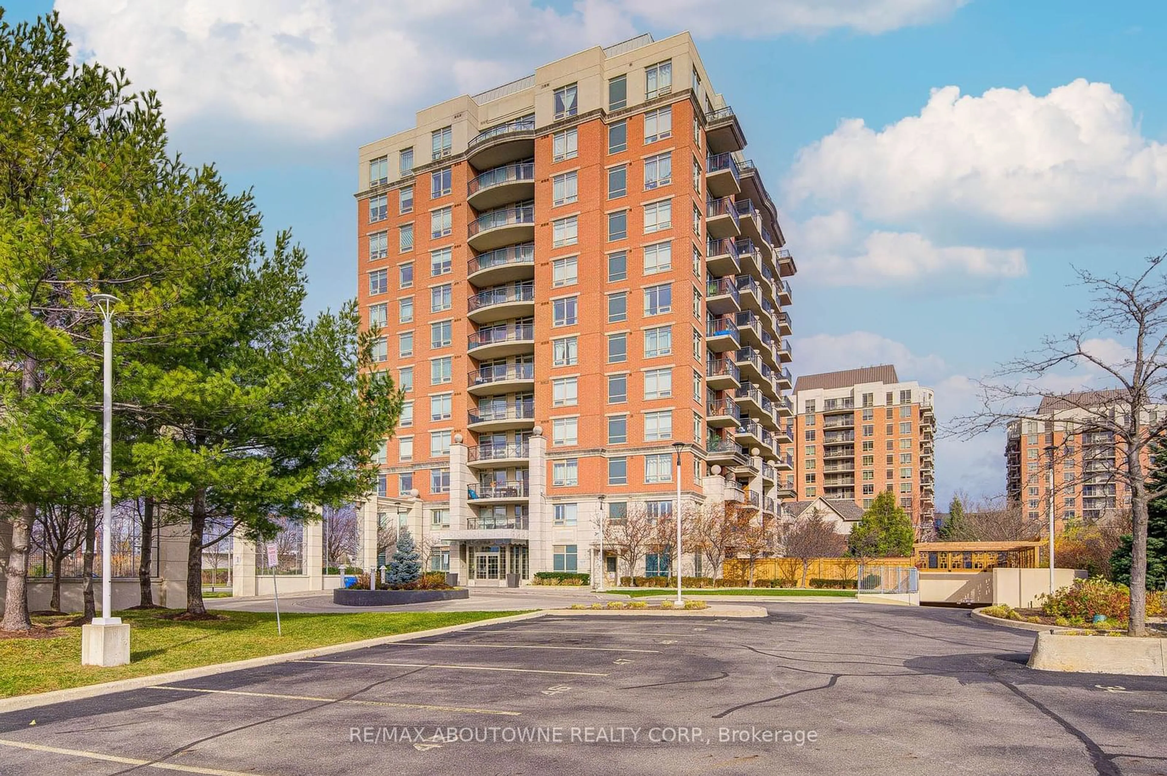 A pic from exterior of the house or condo, the front or back of building for 2365 Central Park Dr #812, Oakville Ontario L6H 0C7