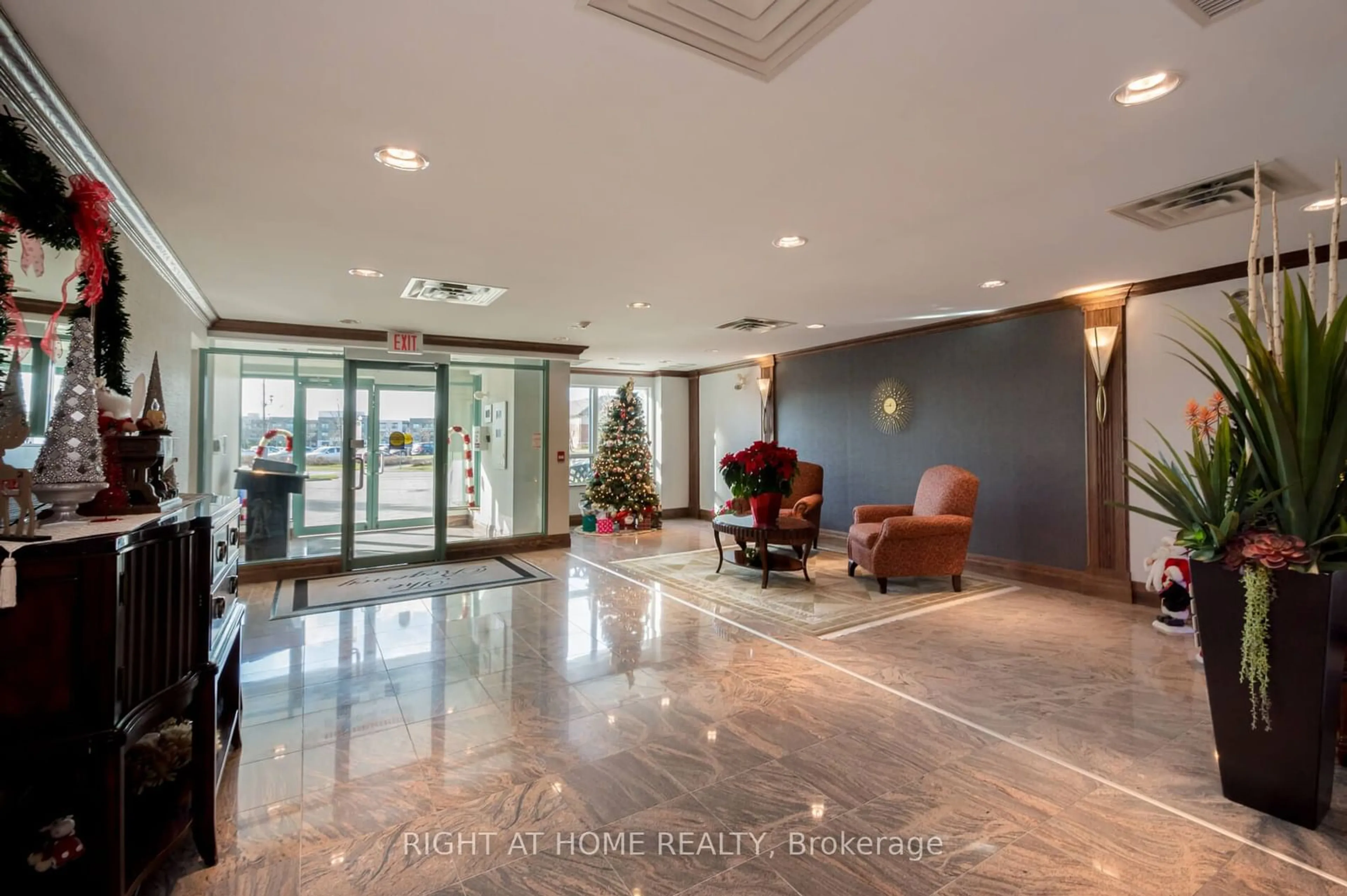 Indoor lobby, ceramic floors for 35 Via Rosedale #312, Brampton Ontario L6R 3J9