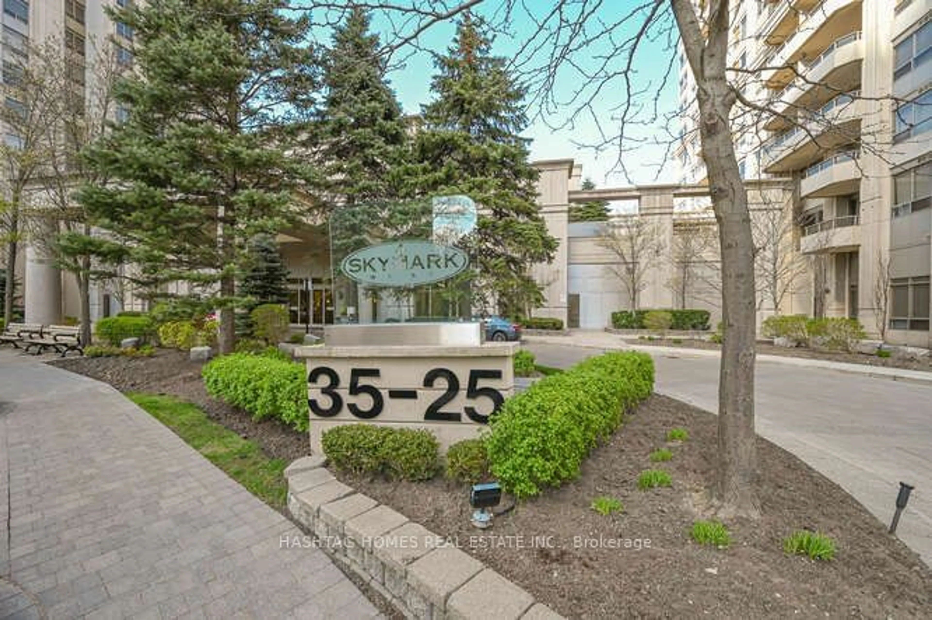 A pic from exterior of the house or condo, the street view for 25 Kingsbridge Garden Circ #2813, Mississauga Ontario L5R 4B1