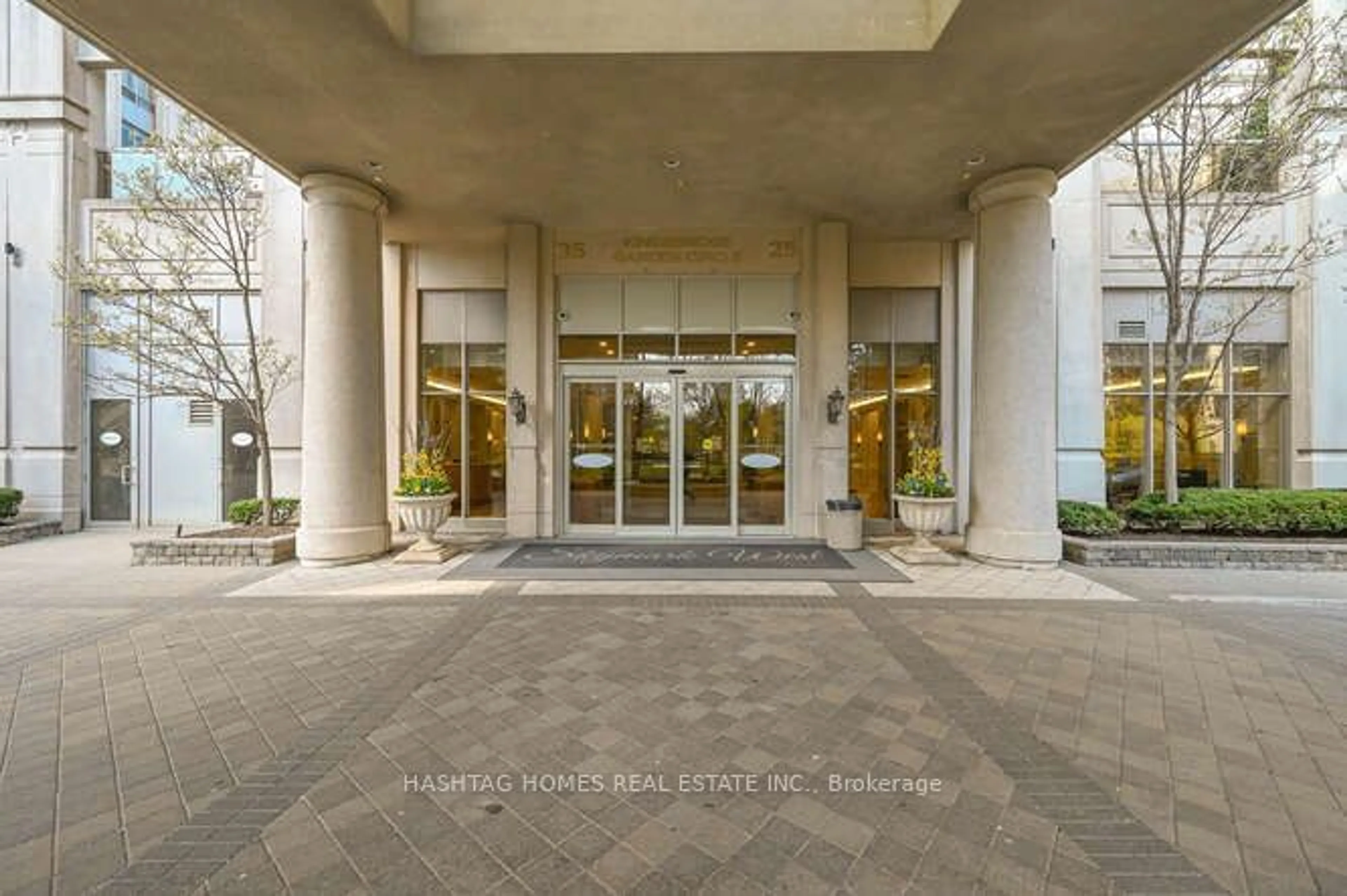 Indoor lobby, unknown floor for 25 Kingsbridge Garden Circ #2813, Mississauga Ontario L5R 4B1