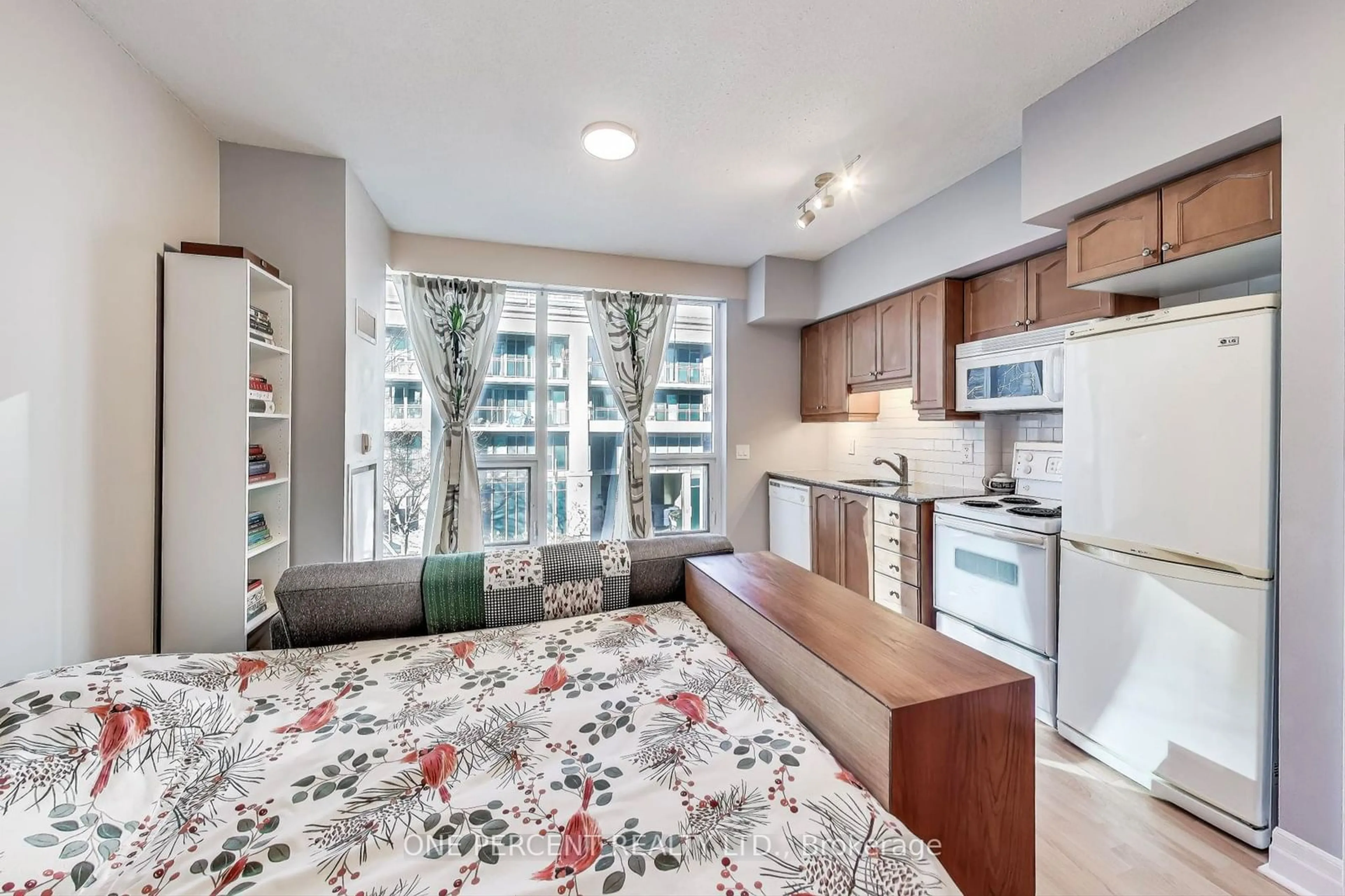 Standard kitchen, wood floors, cottage for 58 Marine Parade Dr #221, Toronto Ontario M8V 4G1