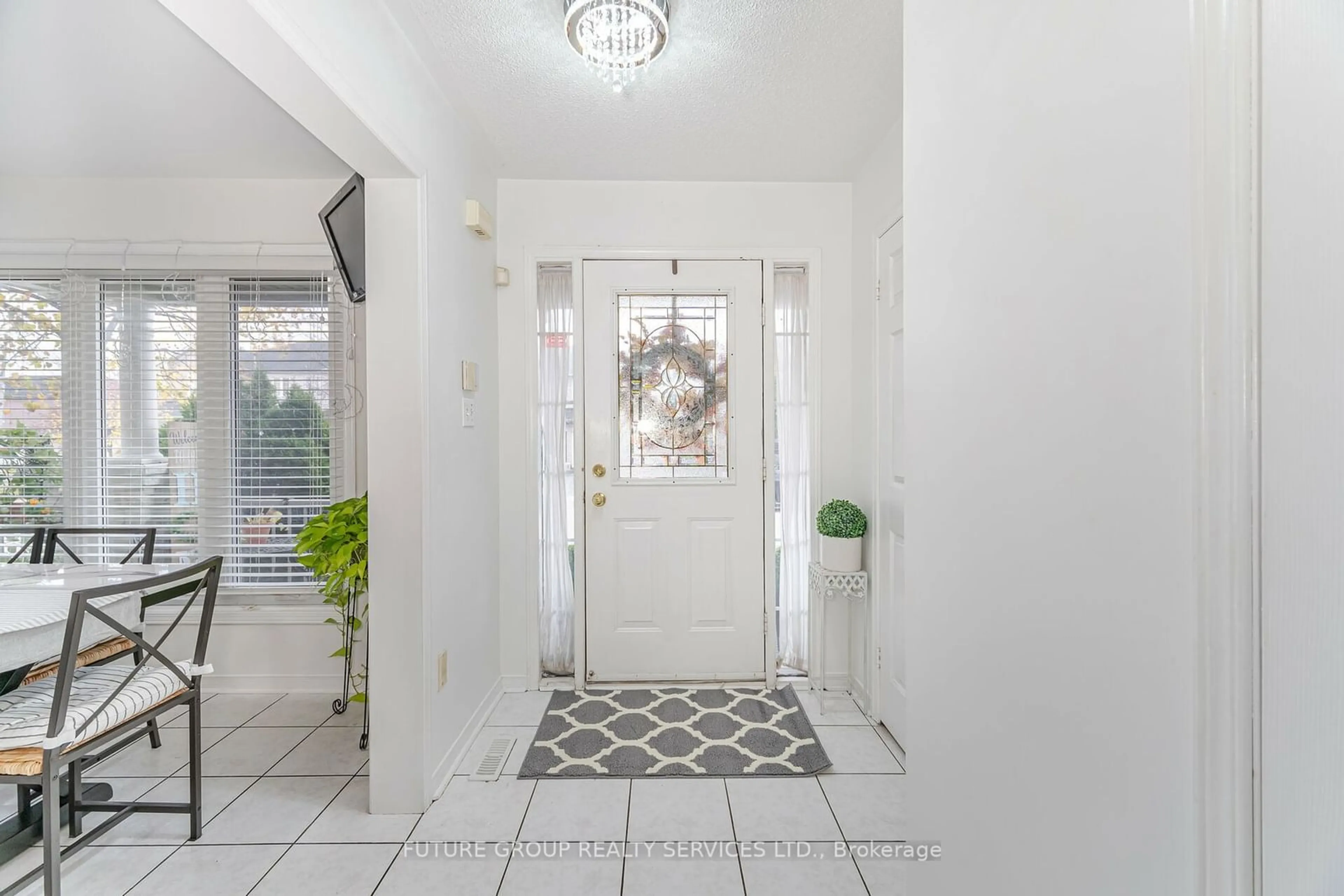 Indoor entryway, ceramic floors for 82 DOLPHIN SONG Cres, Brampton Ontario L6R 1Z9