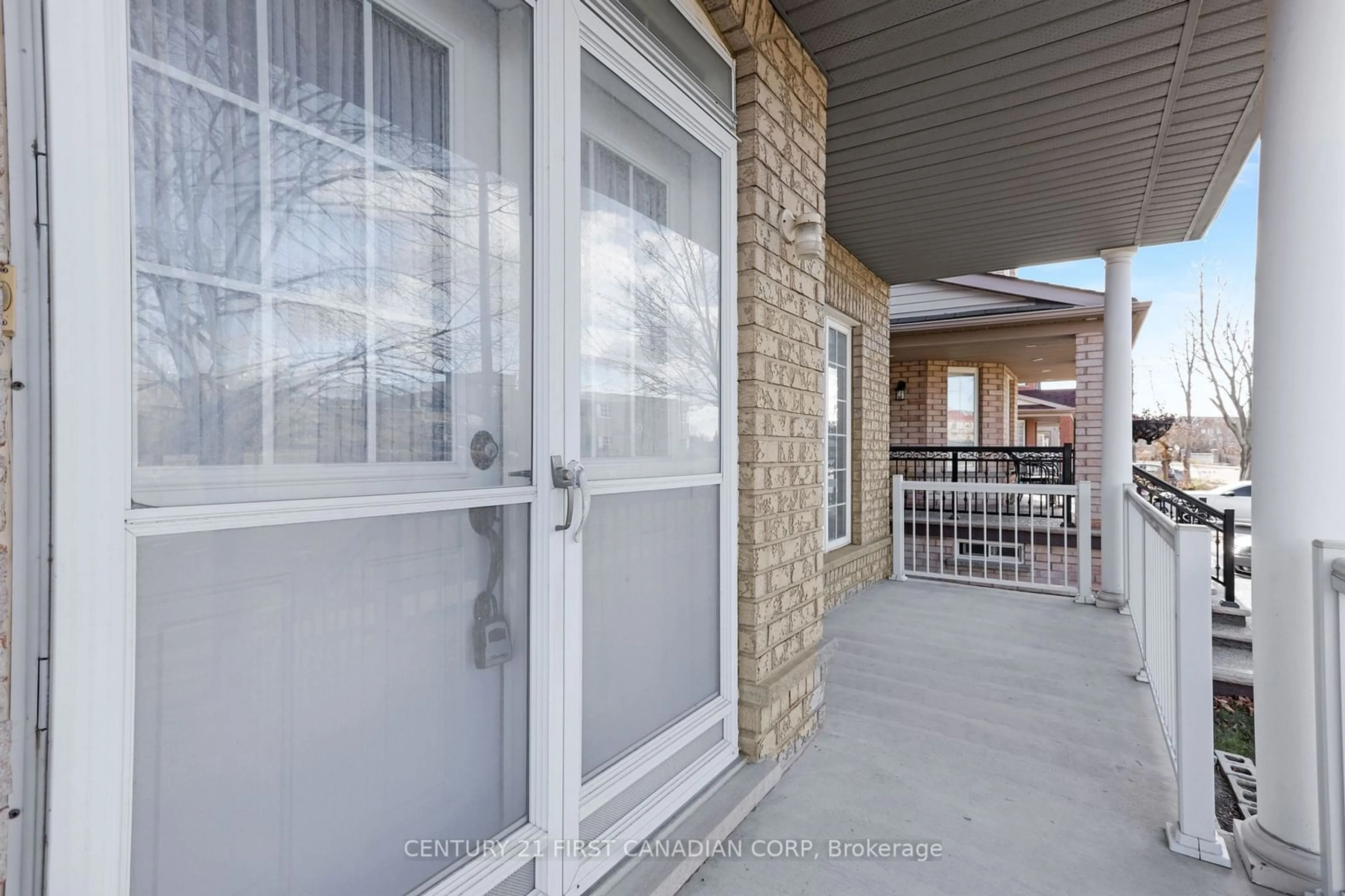 A pic from exterior of the house or condo, the front or back of building for 281 Sunny Meadow Blvd, Brampton Ontario L6R 3C3