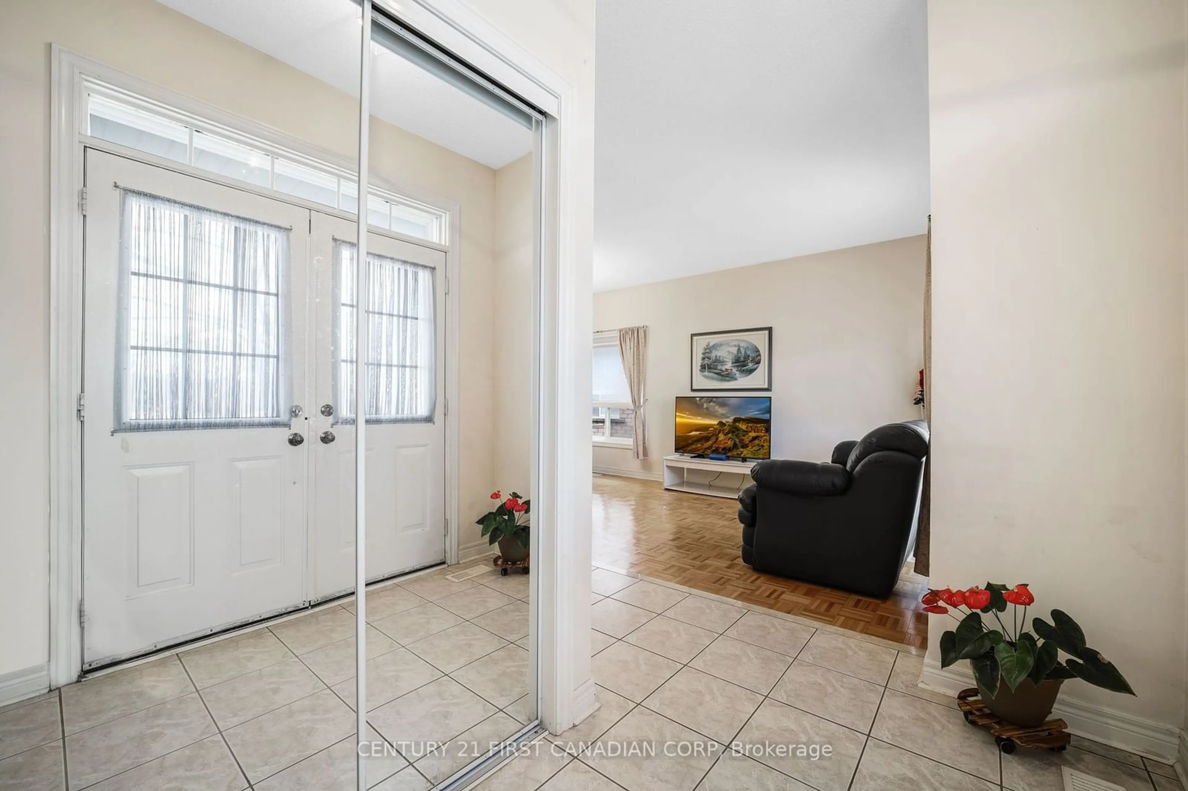 Indoor entryway, not visible floor for 281 Sunny Meadow Blvd, Brampton Ontario L6R 3C3