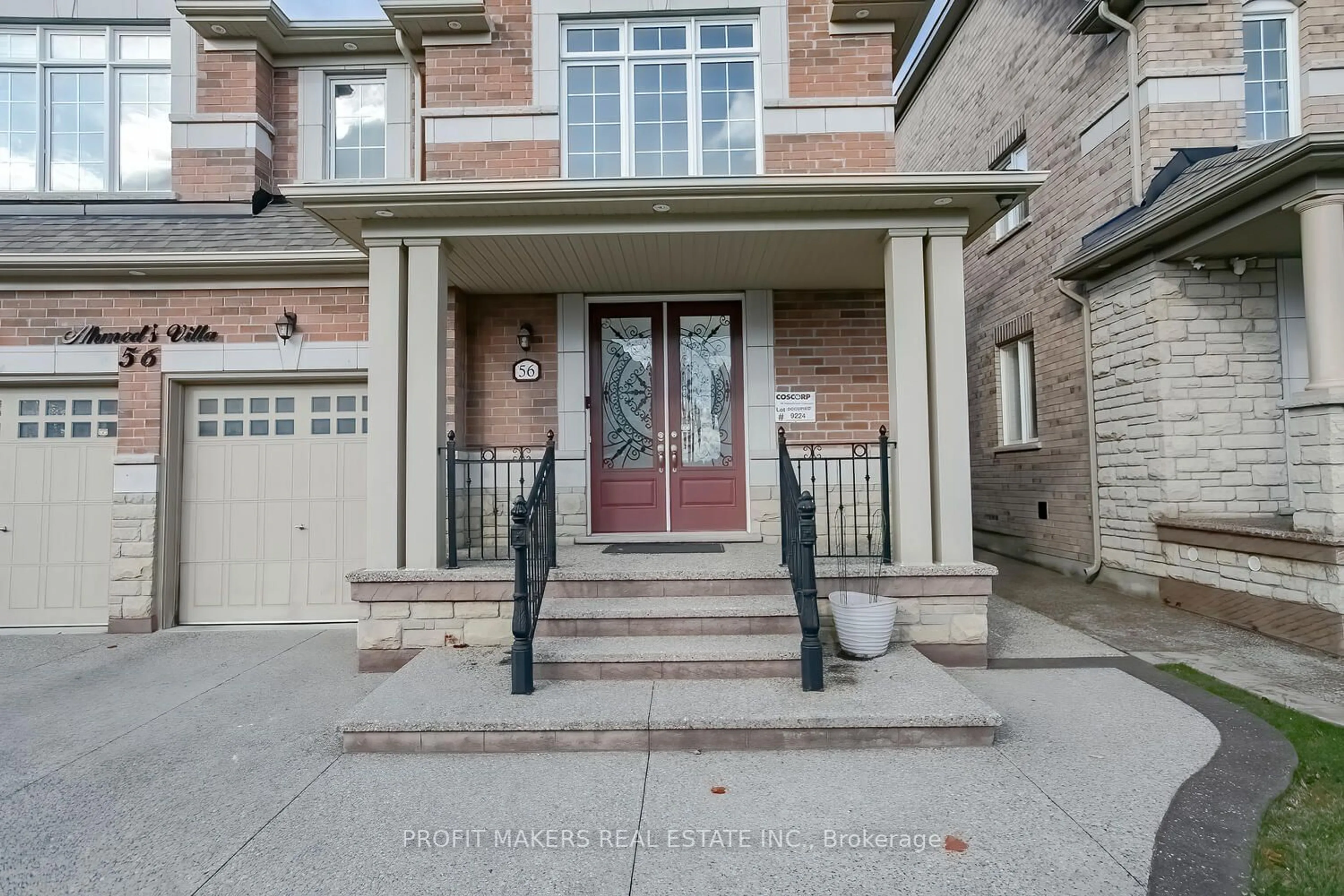 Indoor entryway, wood floors for 56 Valleybrook Cres, Caledon Ontario L7C 1C4