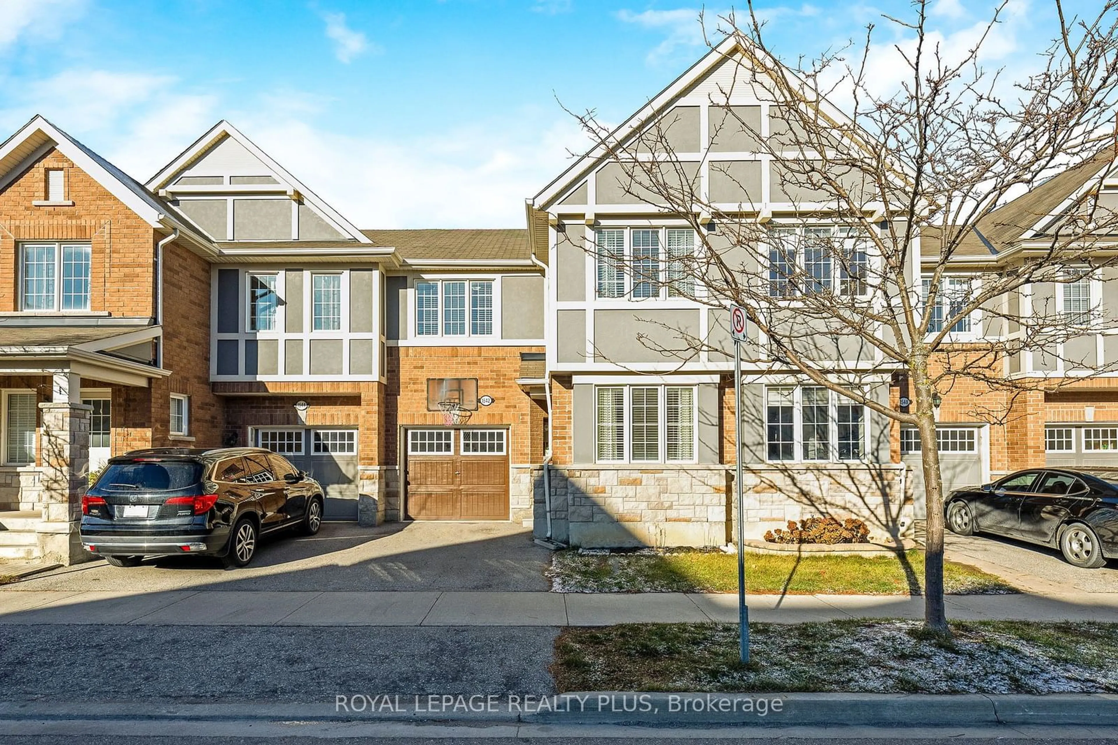 A pic from exterior of the house or condo, the street view for 1542 Gainer Cres, Milton Ontario L9T 0Y3