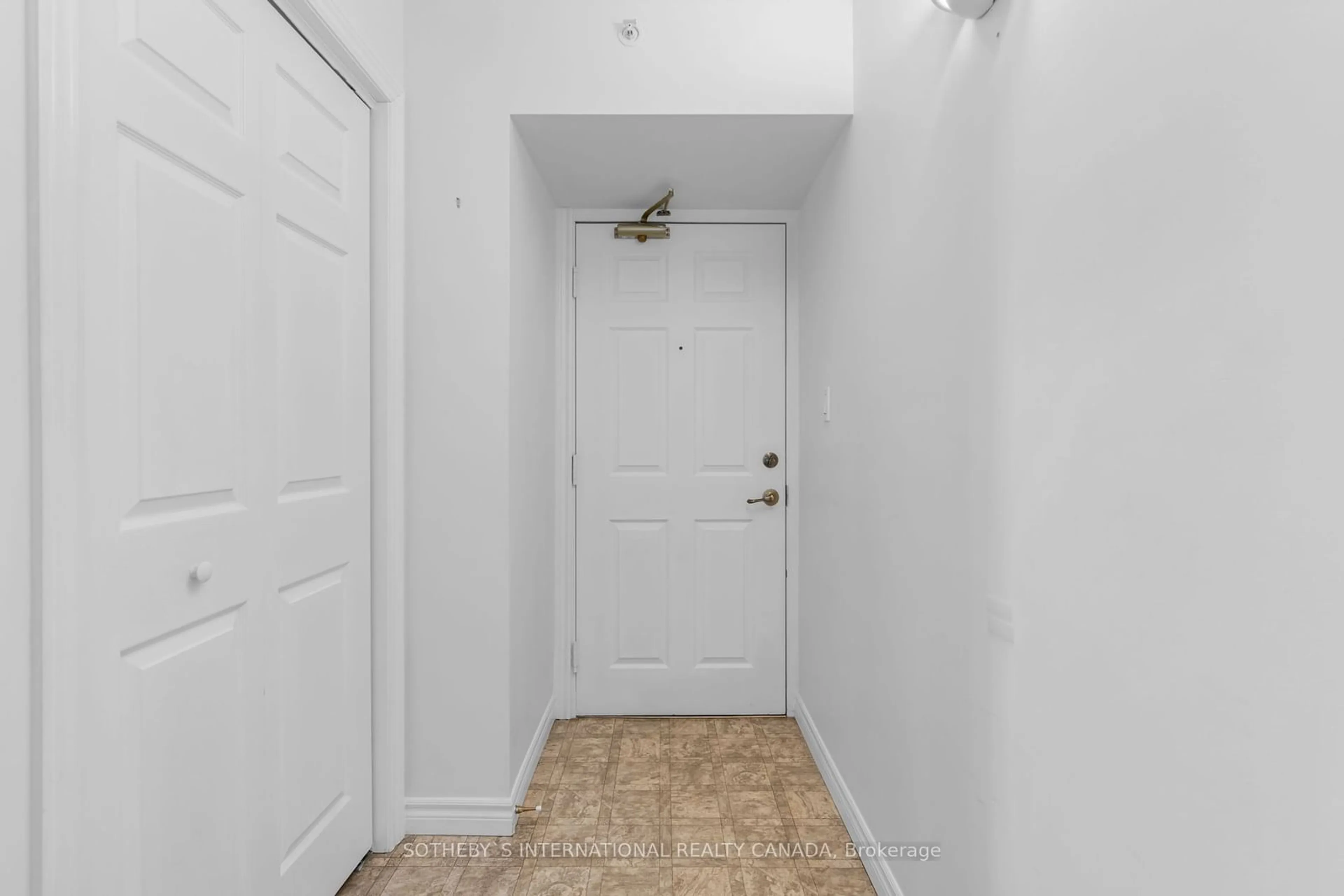 Indoor entryway, not visible floor for 2035 Appleby Line #401, Burlington Ontario L7L 7G8