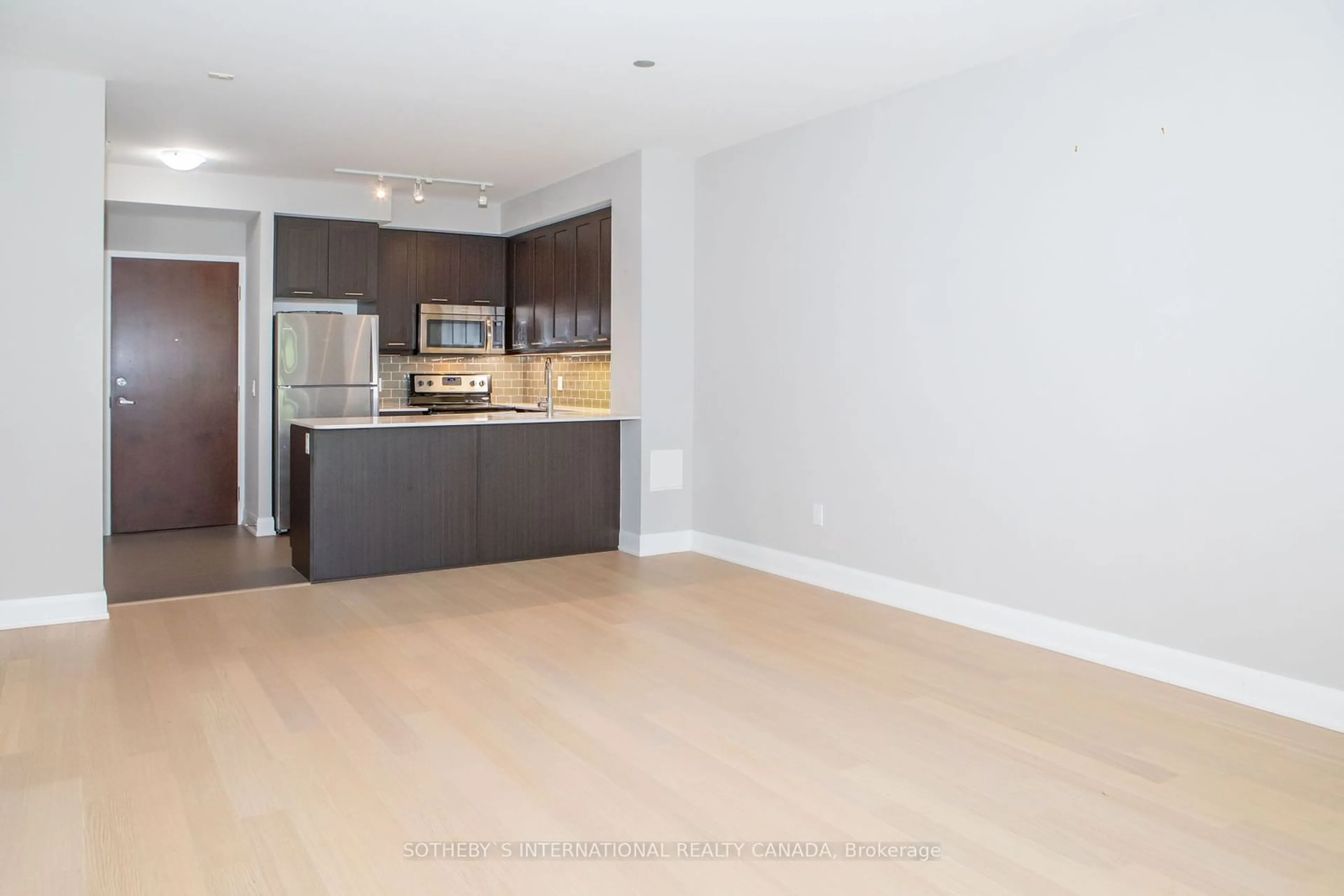 Open concept kitchen for 2480 Prince Michael Dr #205, Oakville Ontario L6H 0H1