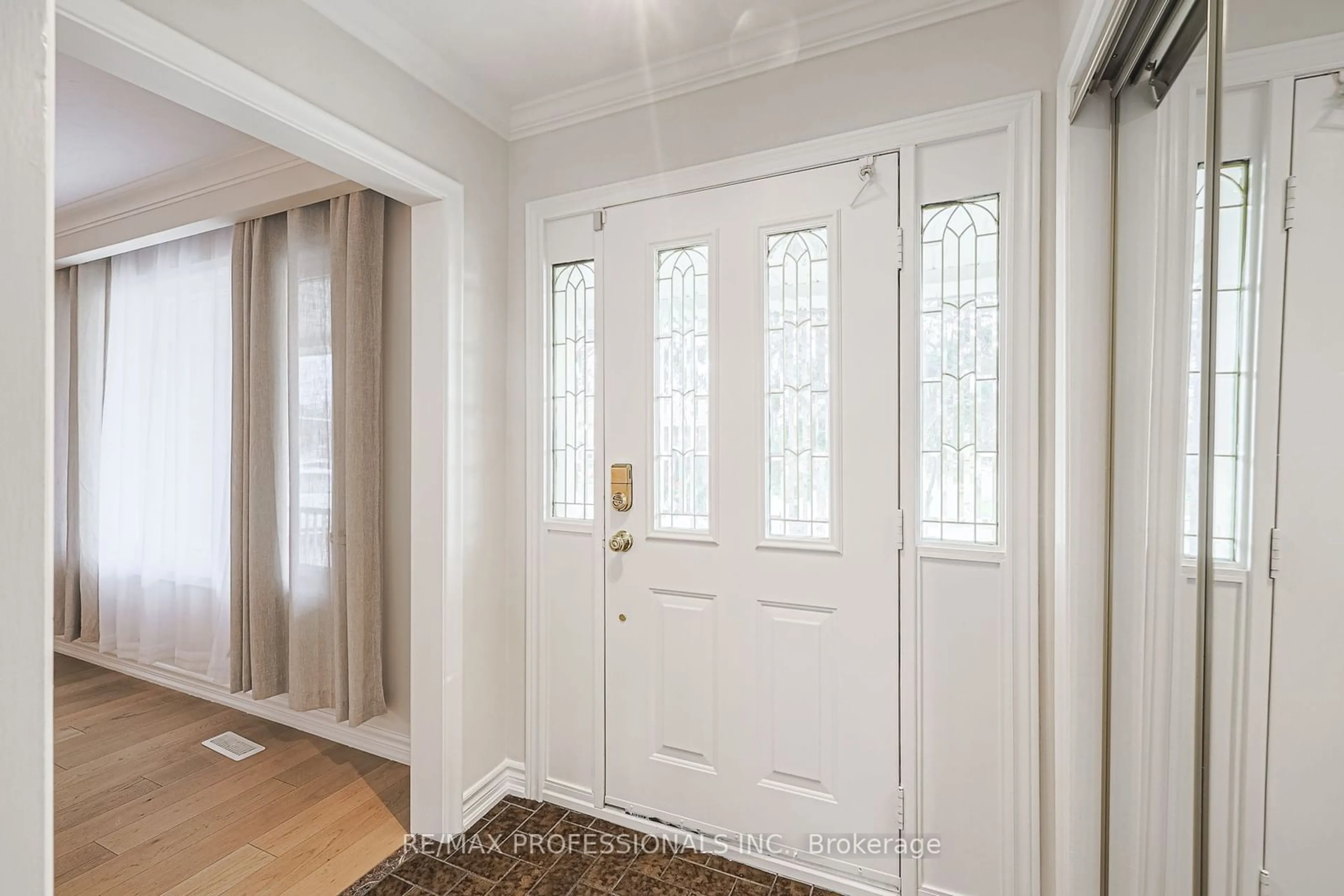 Indoor entryway, wood floors for 18 West Wareside Rd, Toronto Ontario M9C 3J1