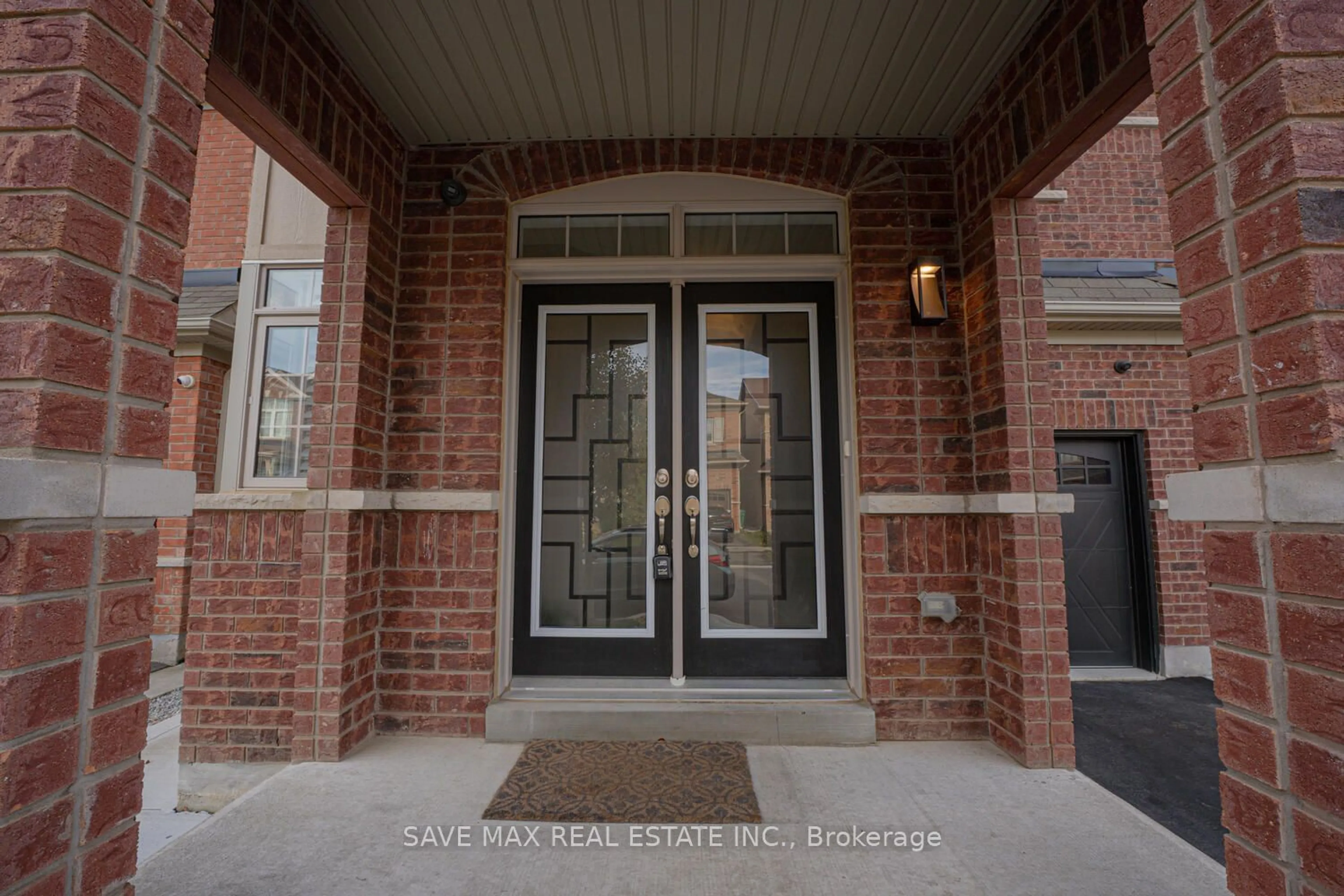 Indoor entryway, wood floors for 15 Manzanita Cres, Brampton Ontario L7A 0C4