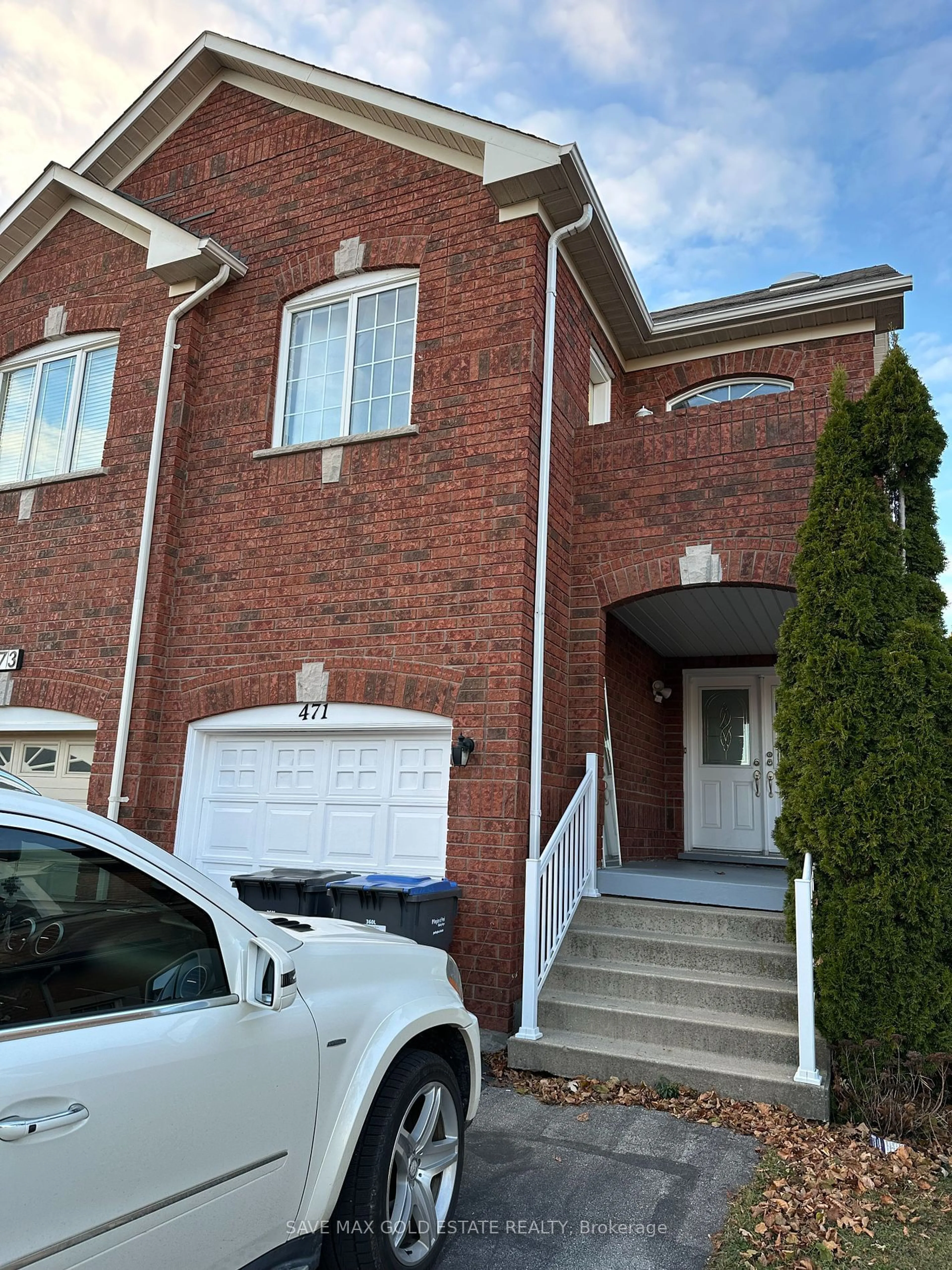 A pic from exterior of the house or condo, the street view for 471 Stonetree Crt, Mississauga Ontario L5B 4H3