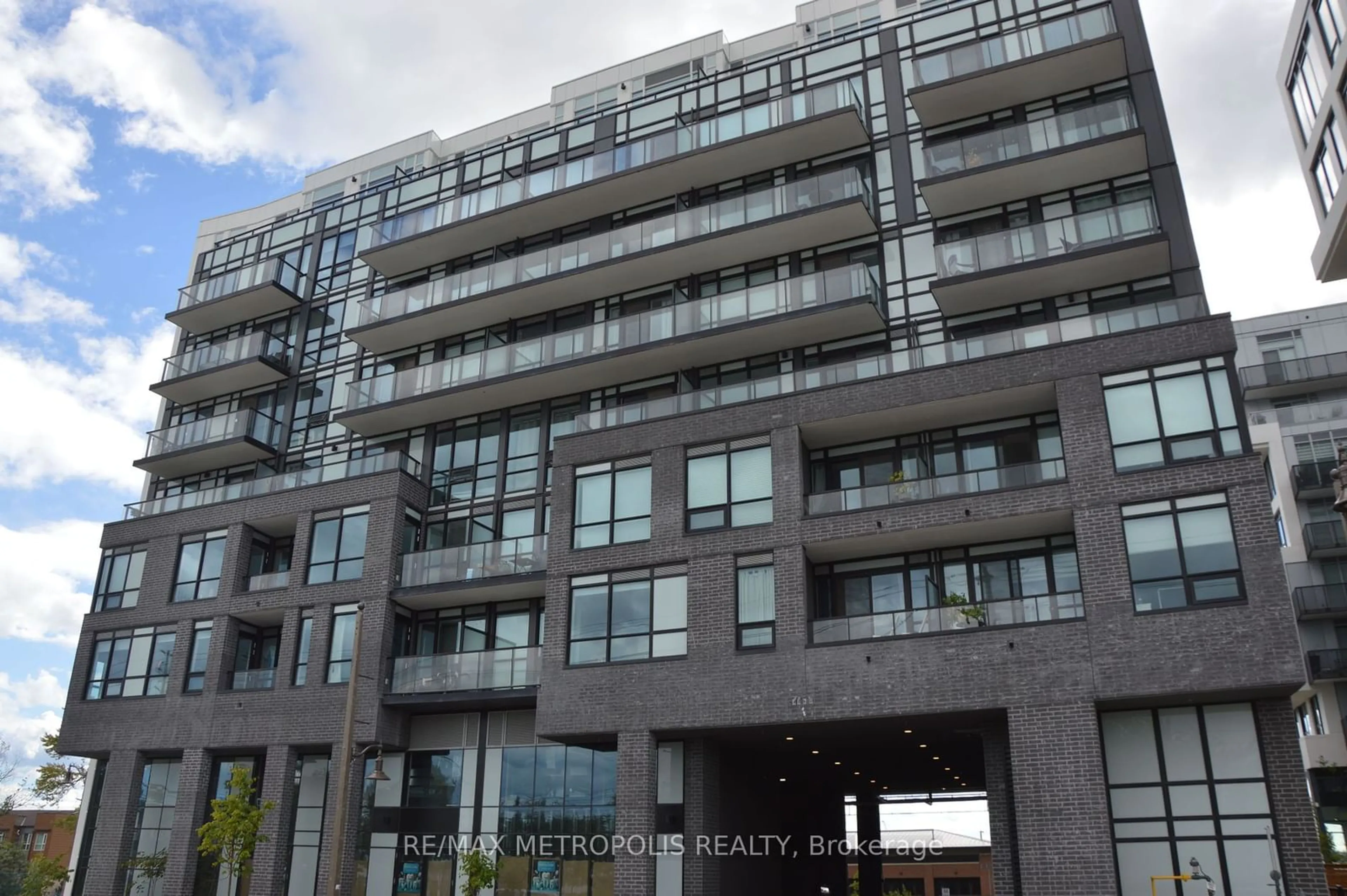 A pic from exterior of the house or condo, the front or back of building for 3005 Pine Glen Rd #508, Oakville Ontario L6M 4C1