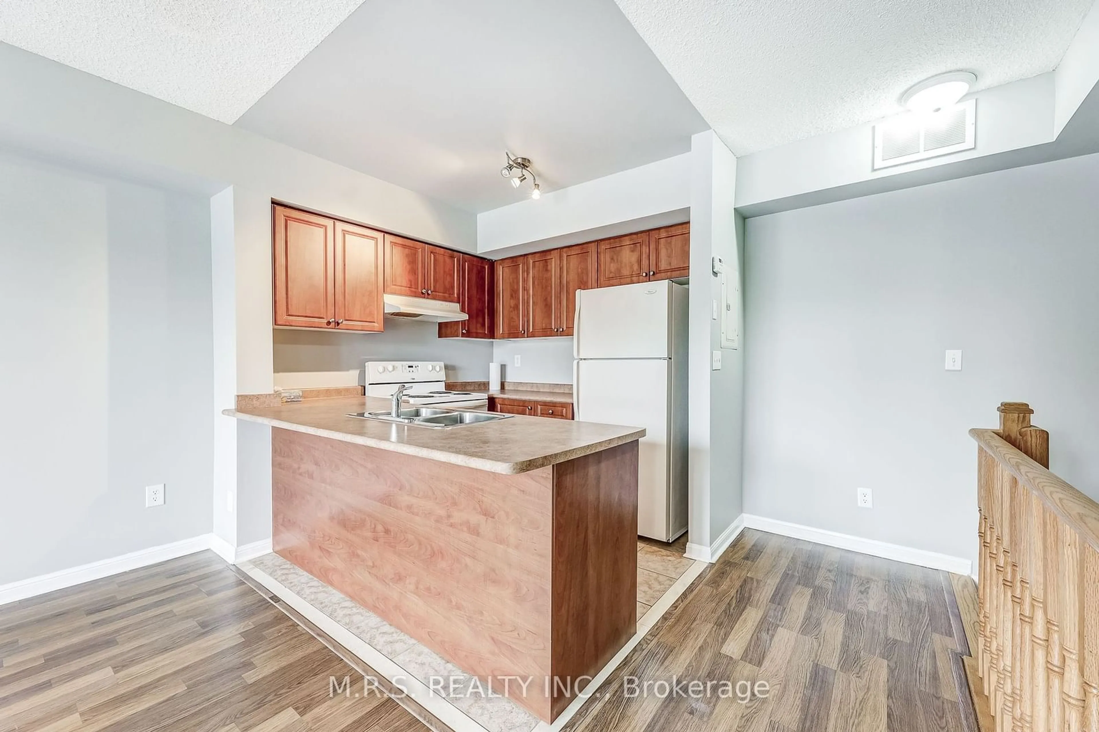 Standard kitchen, wood floors, cottage for 3025 Finch Ave #2038, Toronto Ontario M9M 0A2