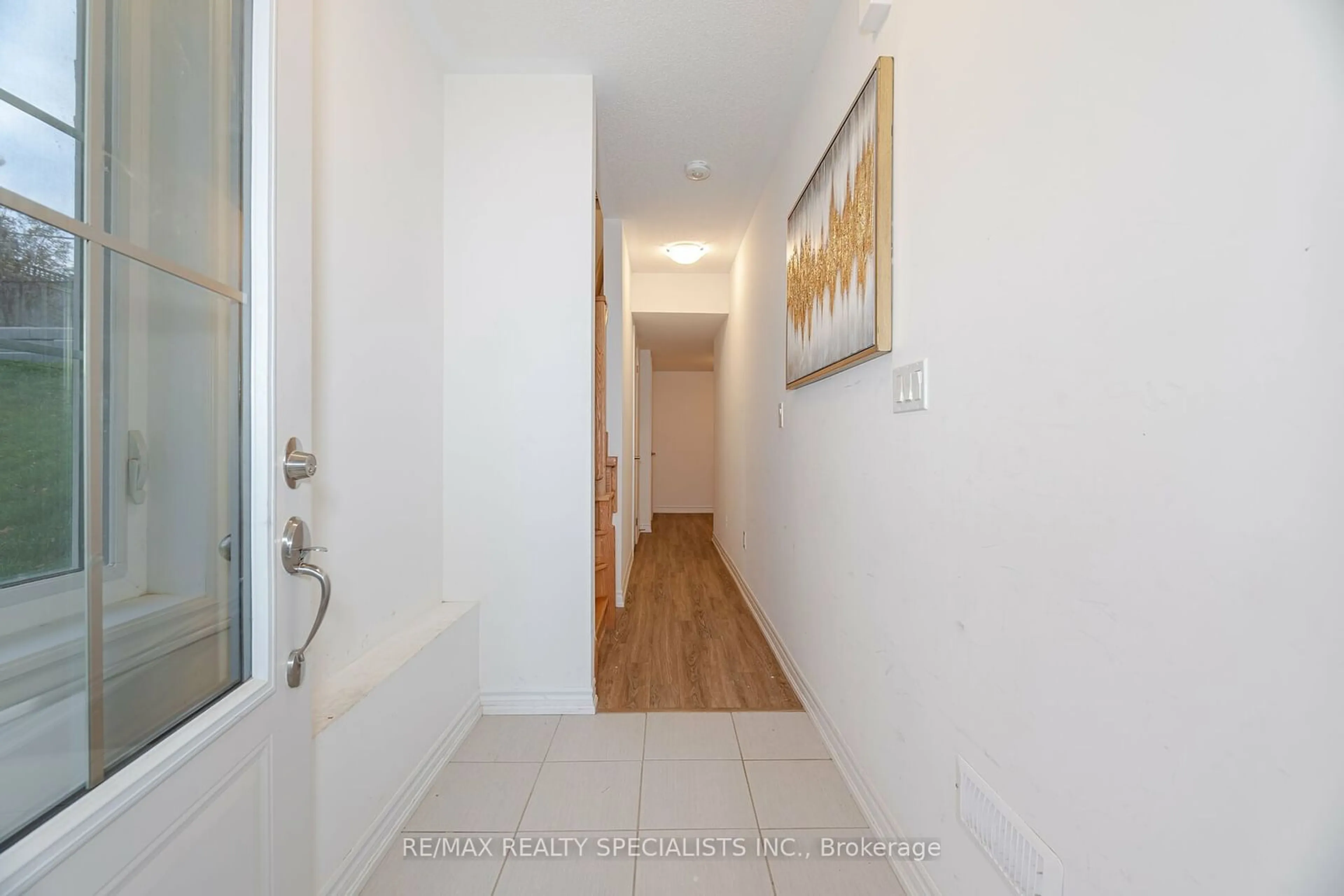 Indoor entryway, wood floors for 68 First St #24, Orangeville Ontario L9W 2E3