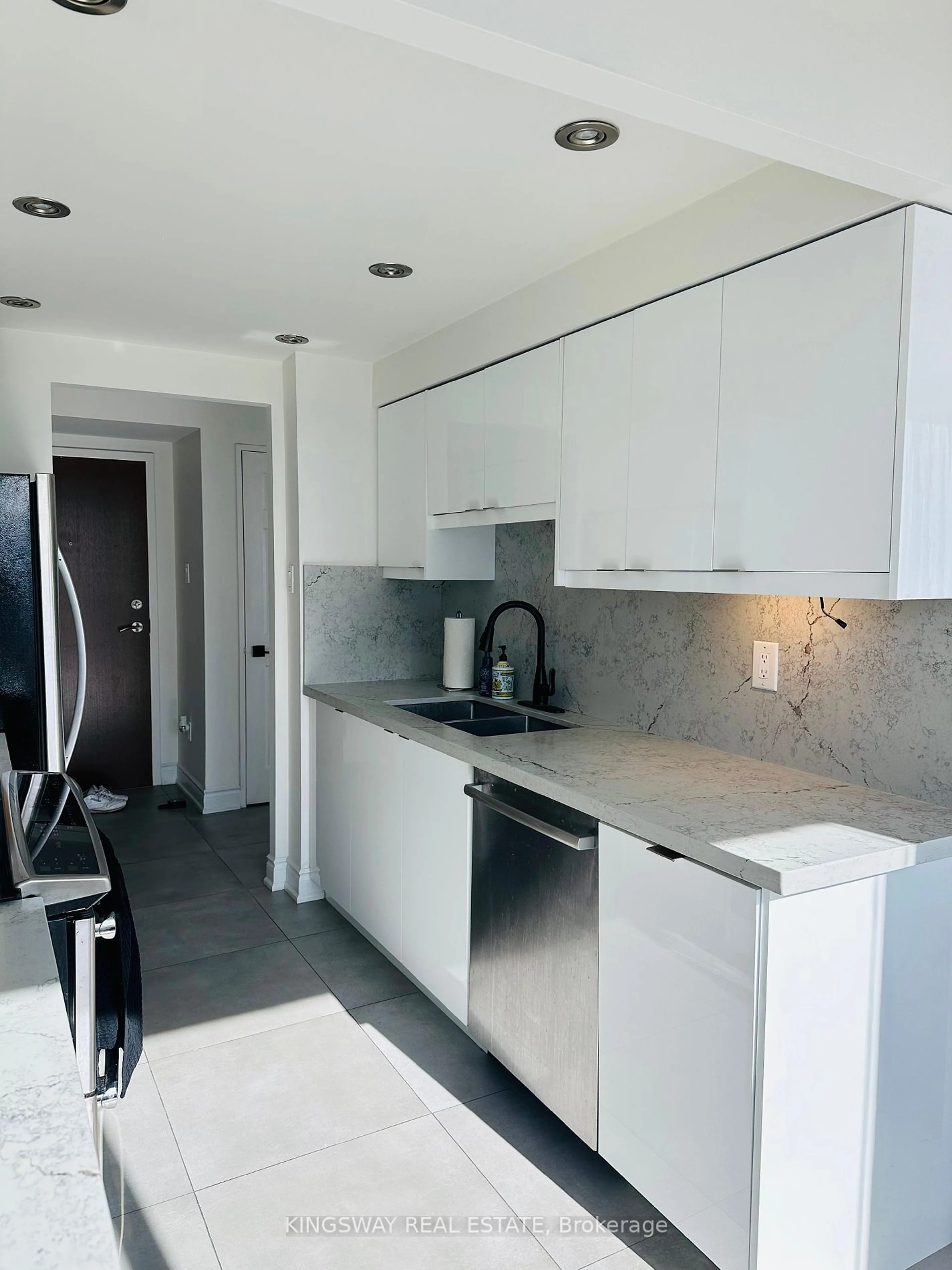 Kitchen, ceramic floors for 50 Kingsbridge Garden Circ #1506, Mississauga Ontario L5R 1Y2