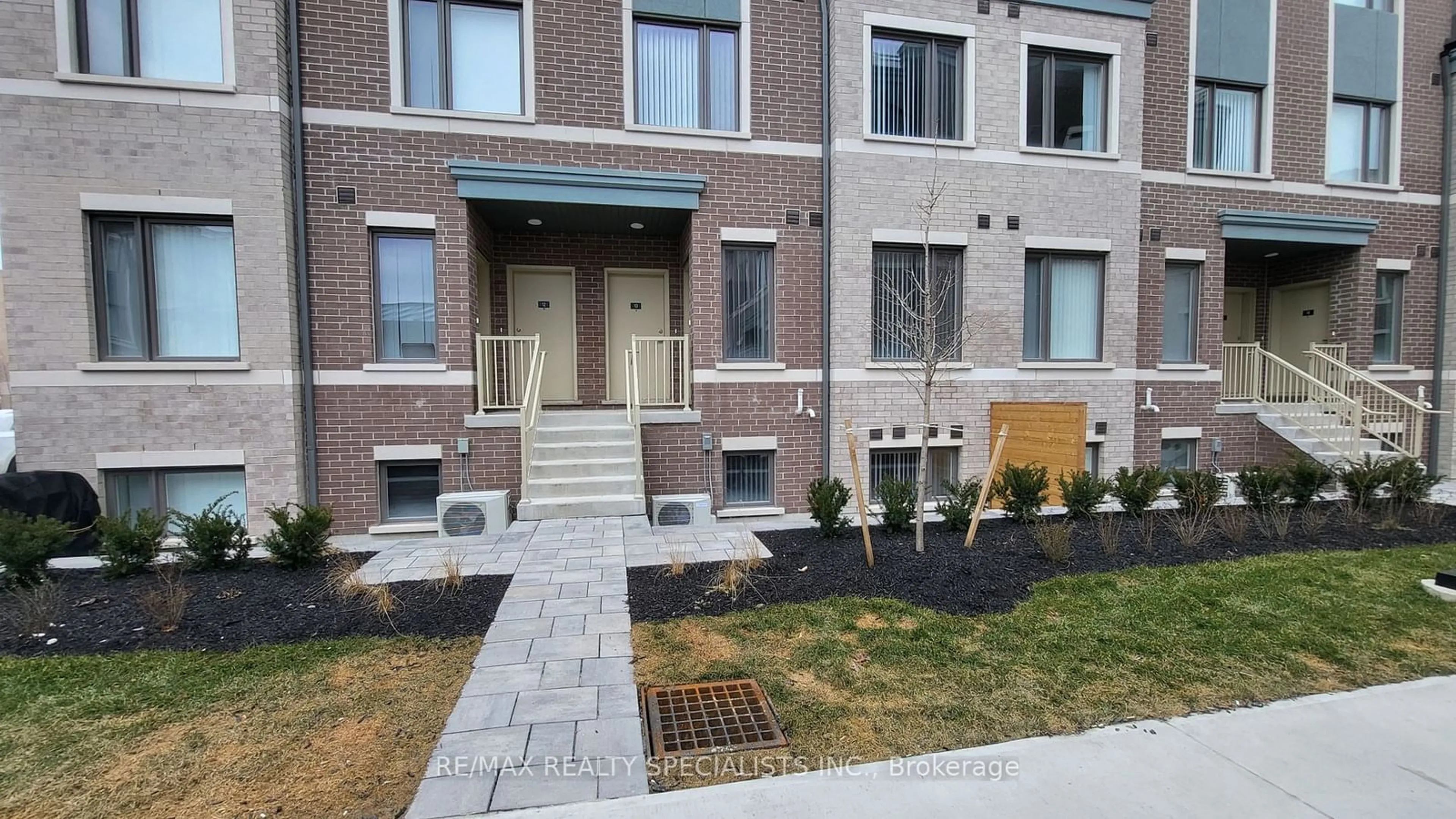 A pic from exterior of the house or condo, the street view for 260 Twelfth St #14, Toronto Ontario M8V 0J7