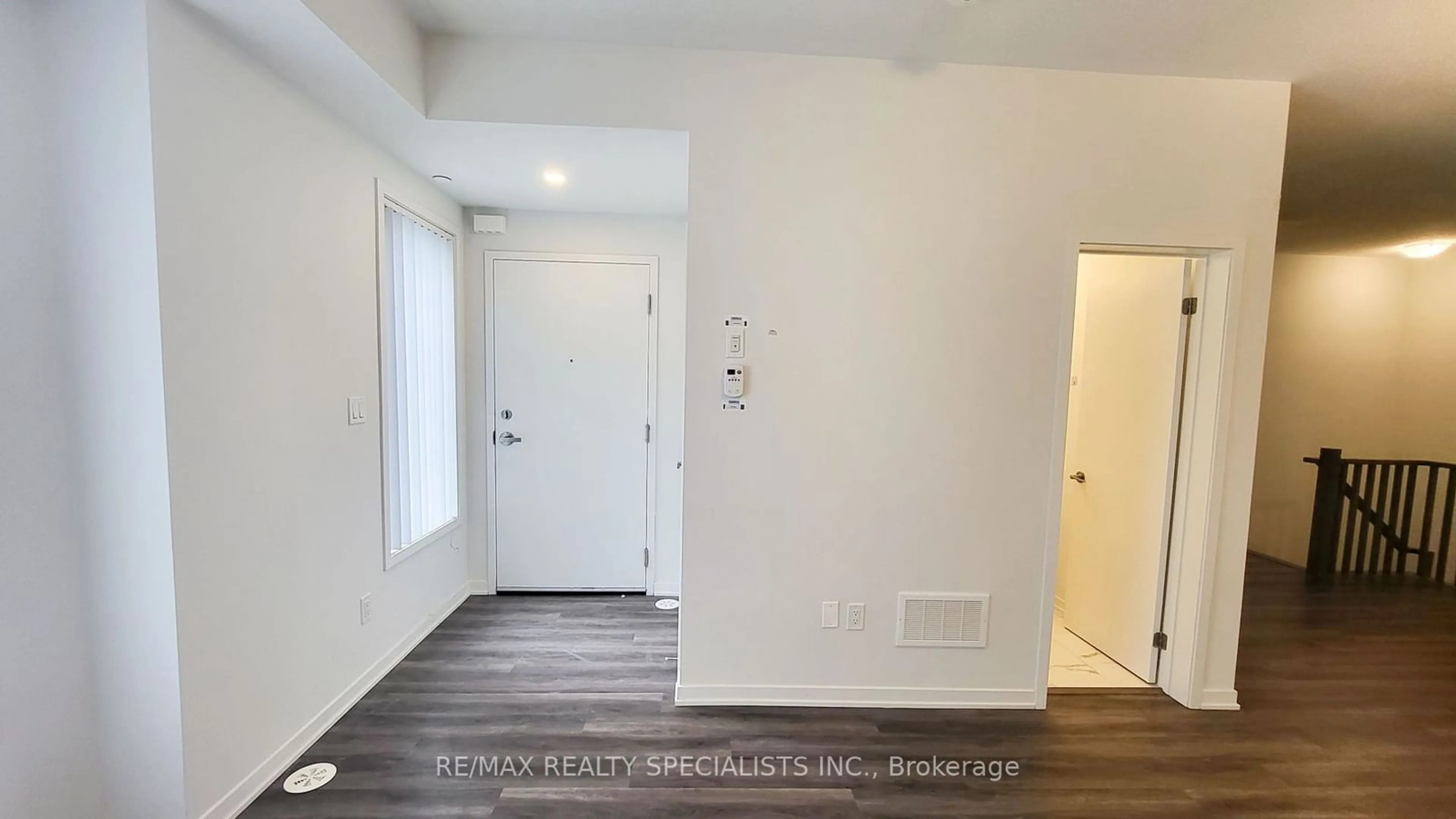 Indoor entryway, wood floors for 260 Twelfth St #14, Toronto Ontario M8V 0J7