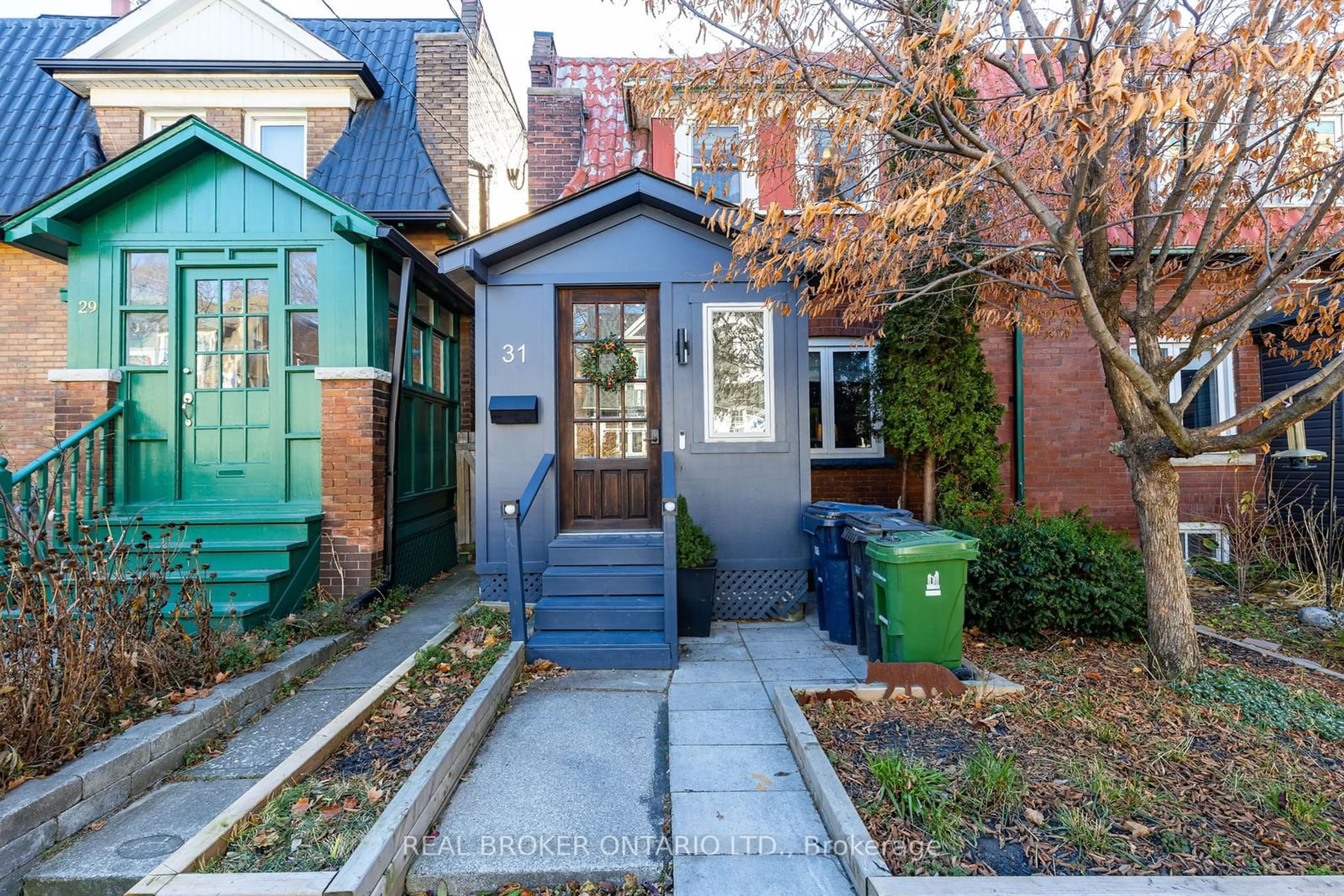 Home with brick exterior material for 31 Grafton Ave, Toronto Ontario M6R 1C3