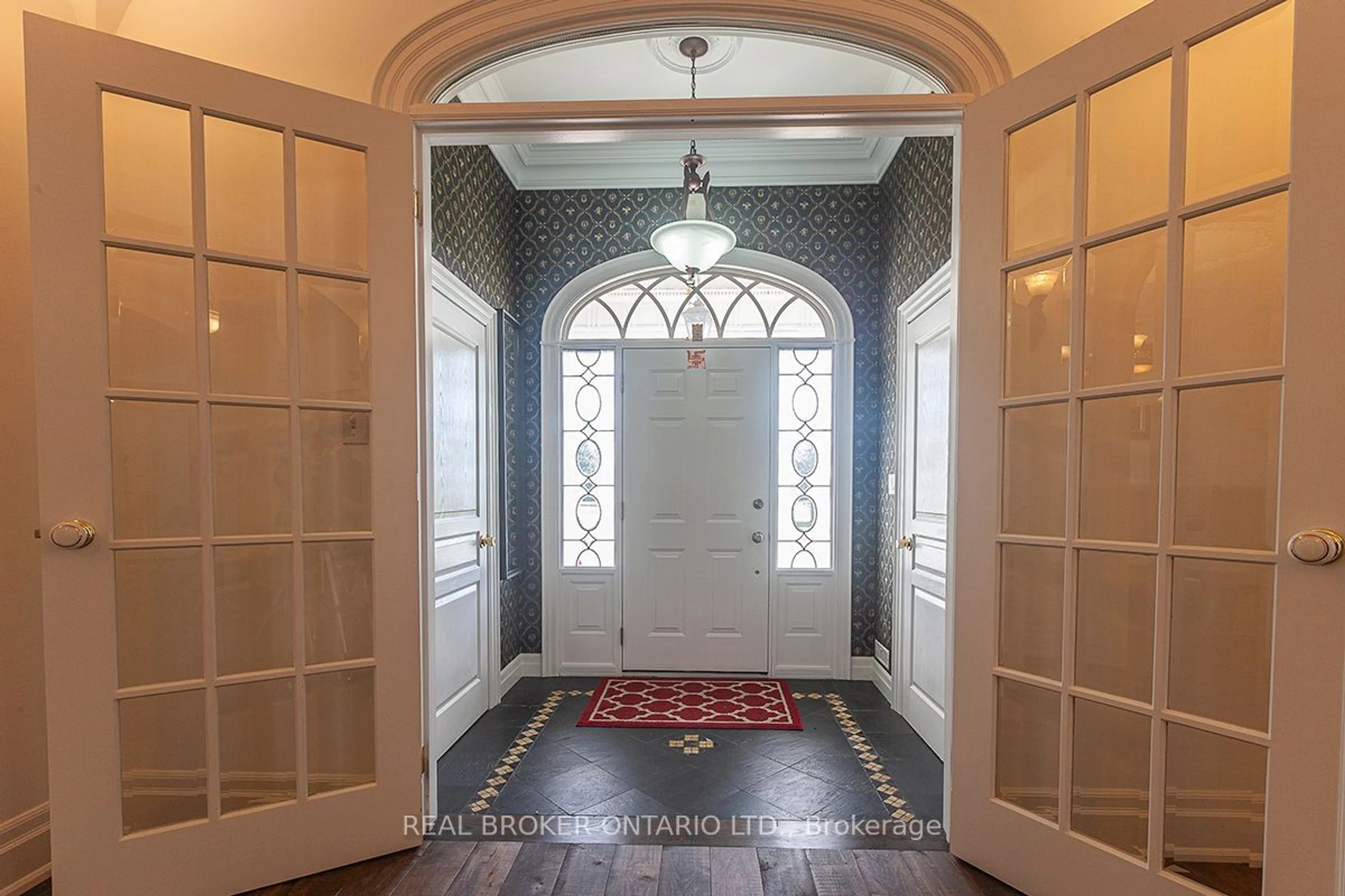 Indoor entryway, wood floors for 10 Costner Pl, Caledon Ontario L7E 0C7